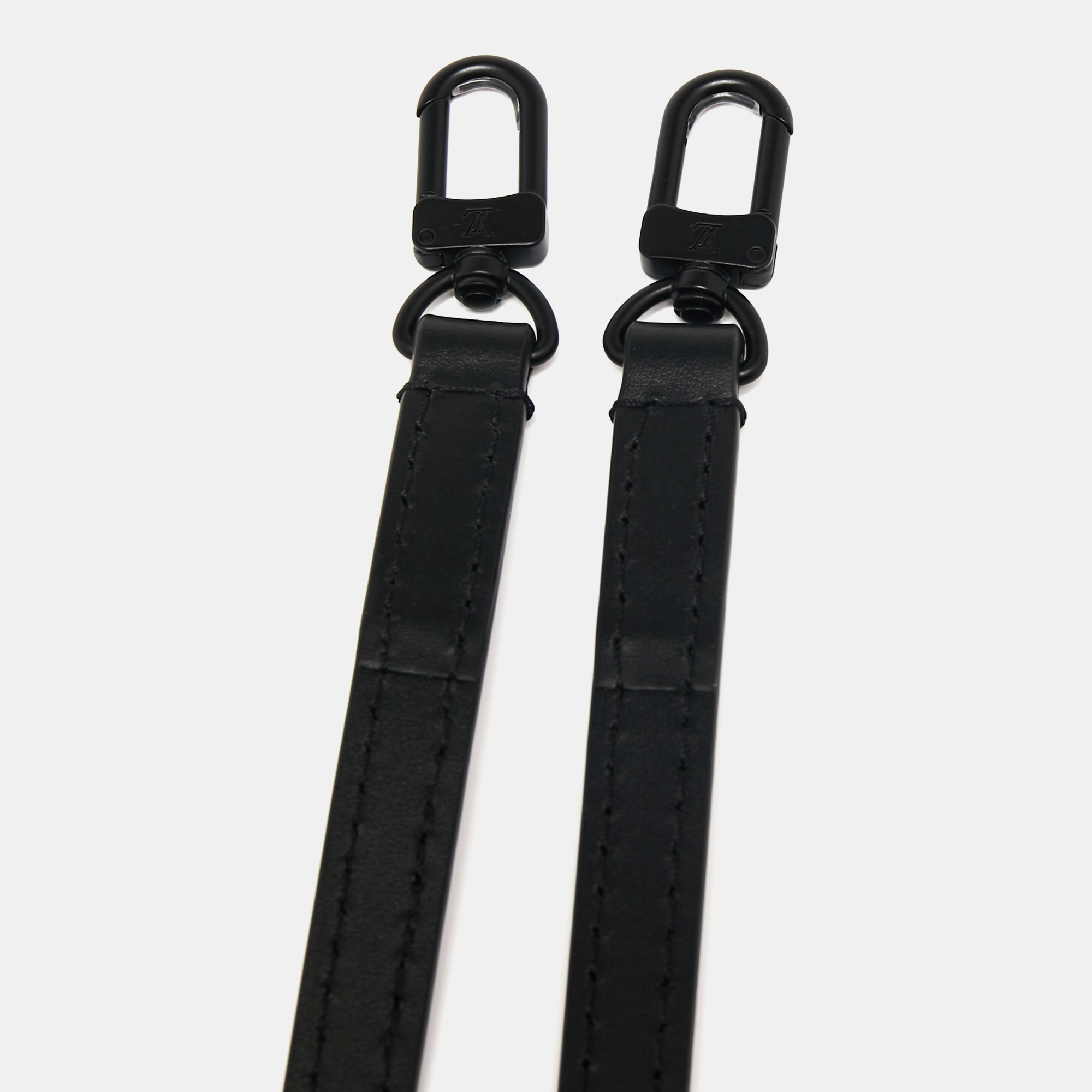 

Louis Vuitton Black Leather Shoulder Bag Strap