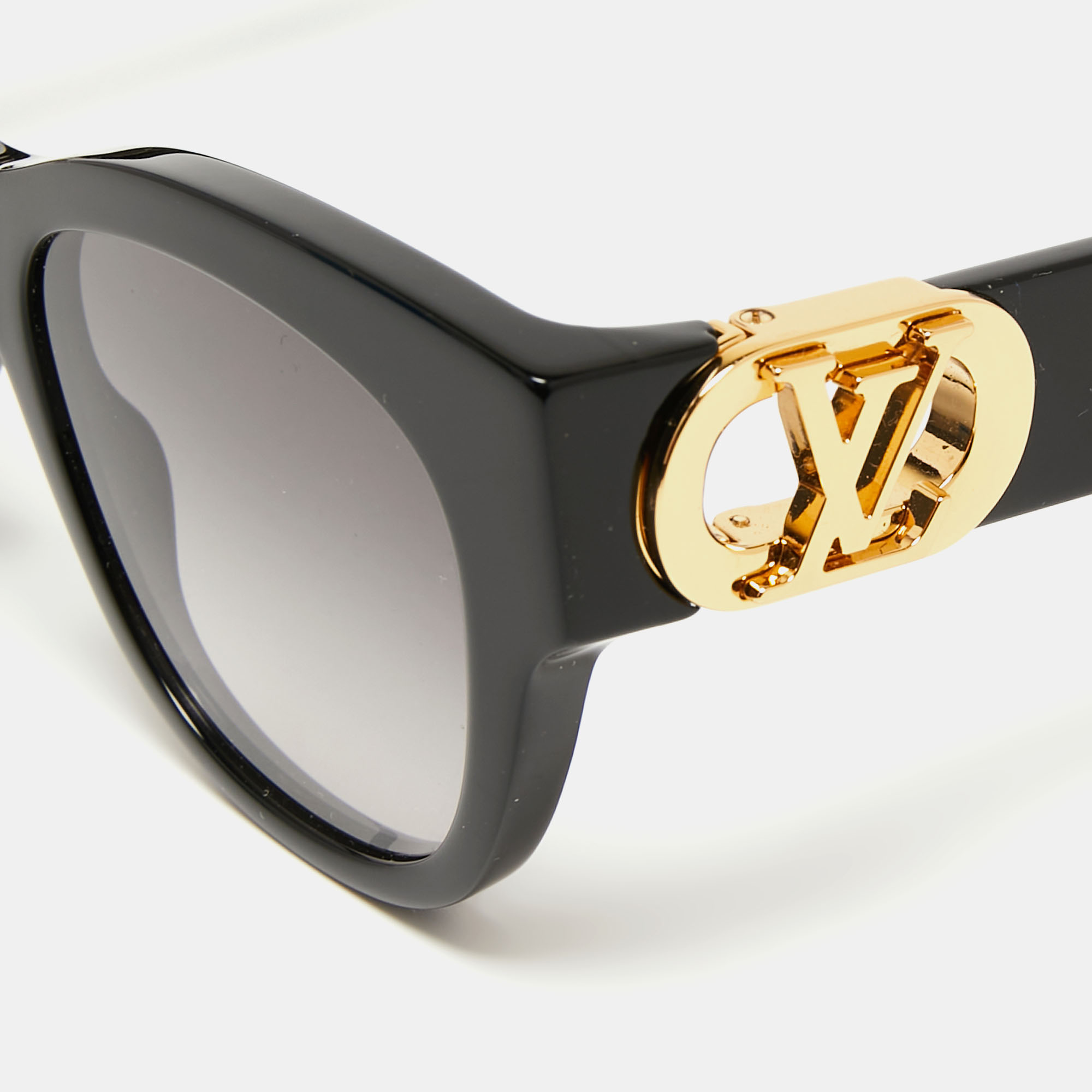 

Louis Vuitton Black LV Link PM Cat Eye Sunglasses