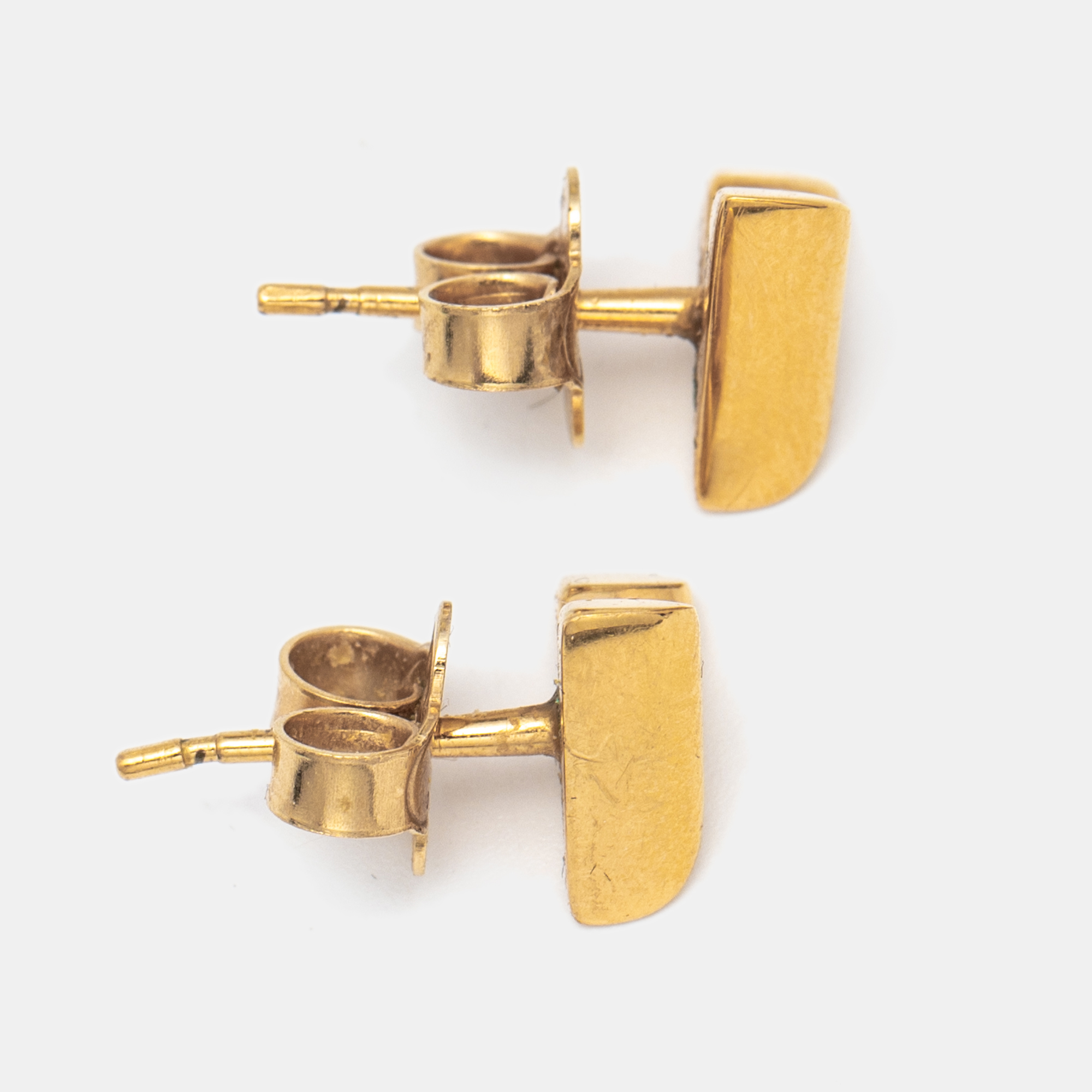 

Louis Vuitton Essential V Gold Tone Stud Earrings