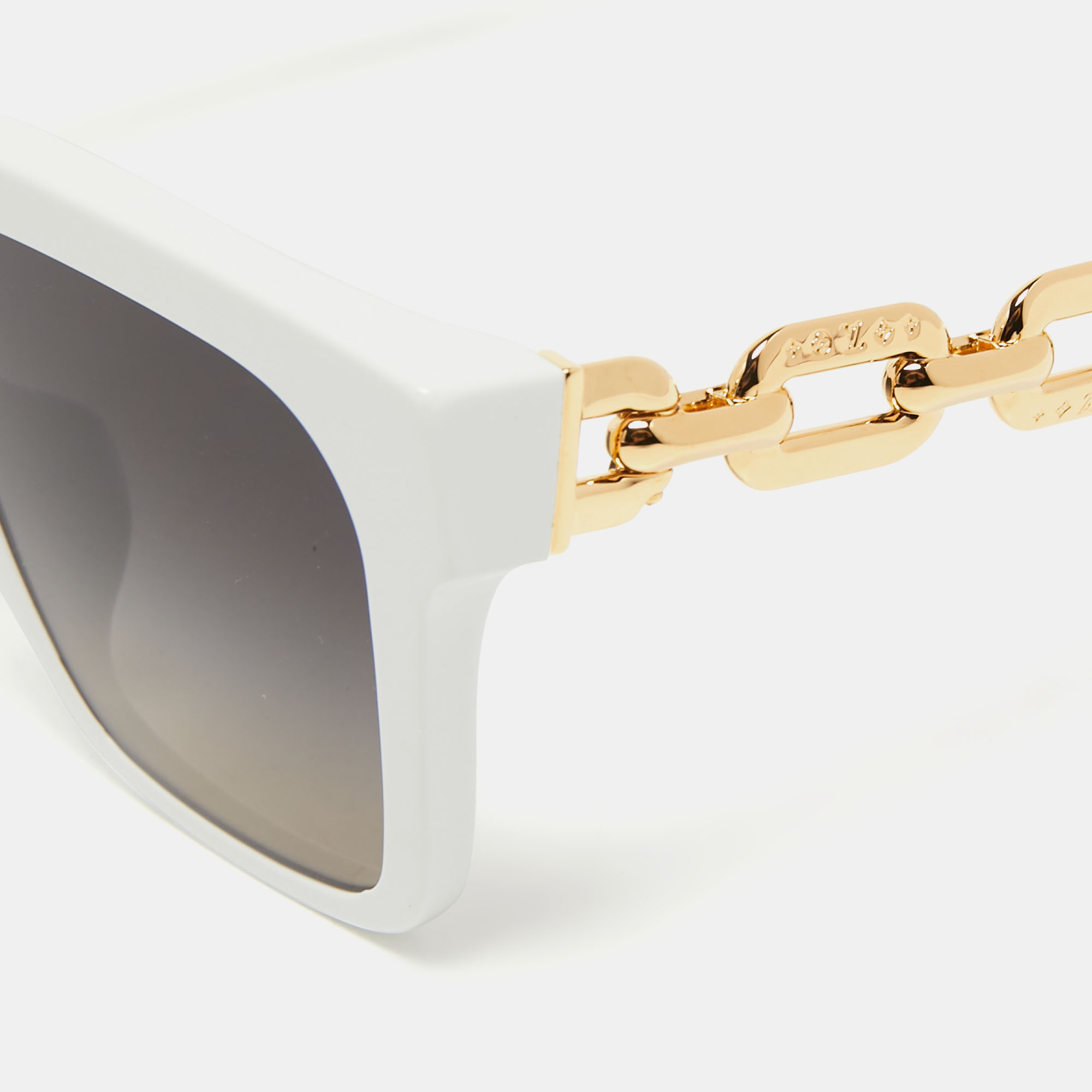 

Louis Vuitton White MG2282 LV Edge Chain Cat Eye Sunglasses