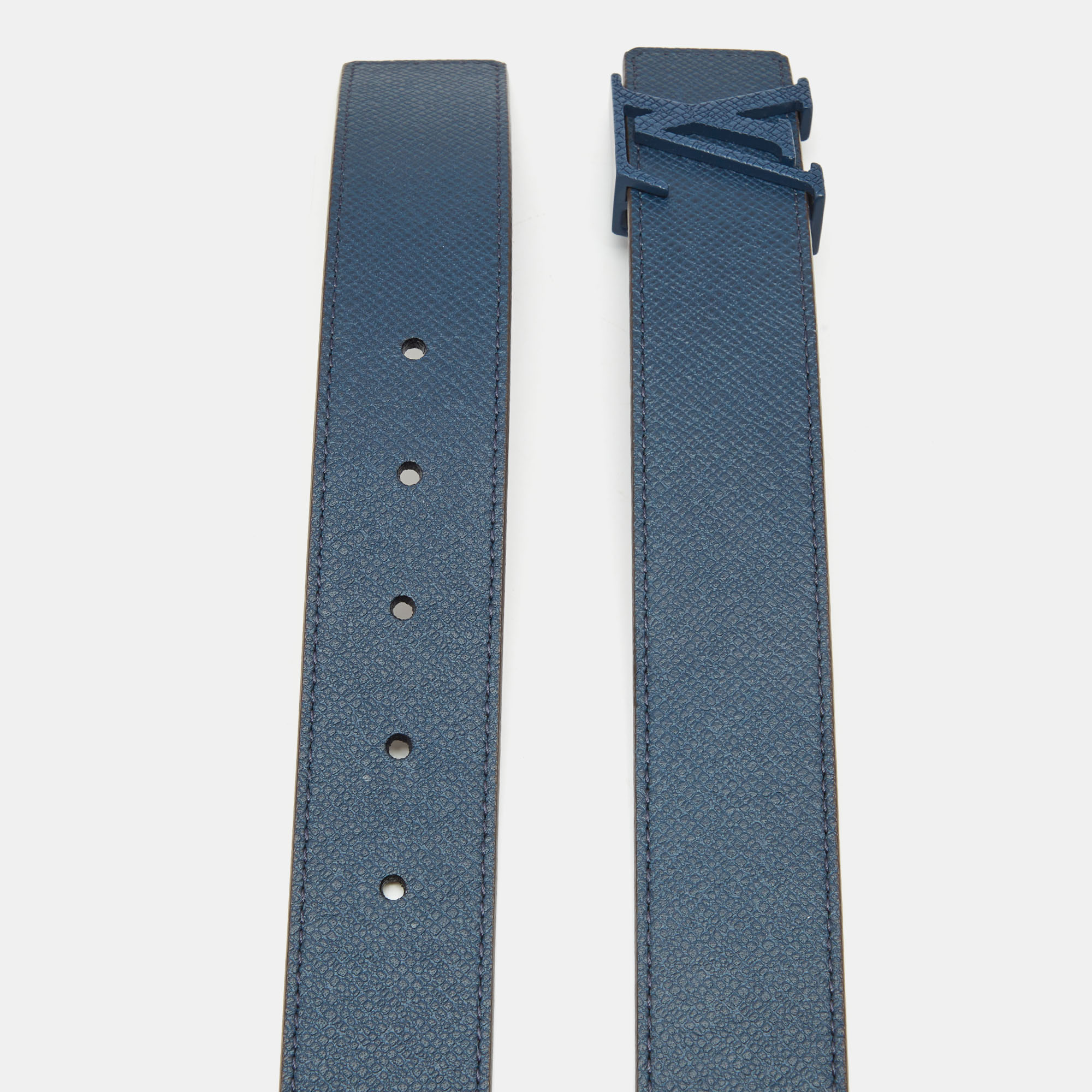 

Louis Vuitton Blue Taiga Leather LV Initiales Belt