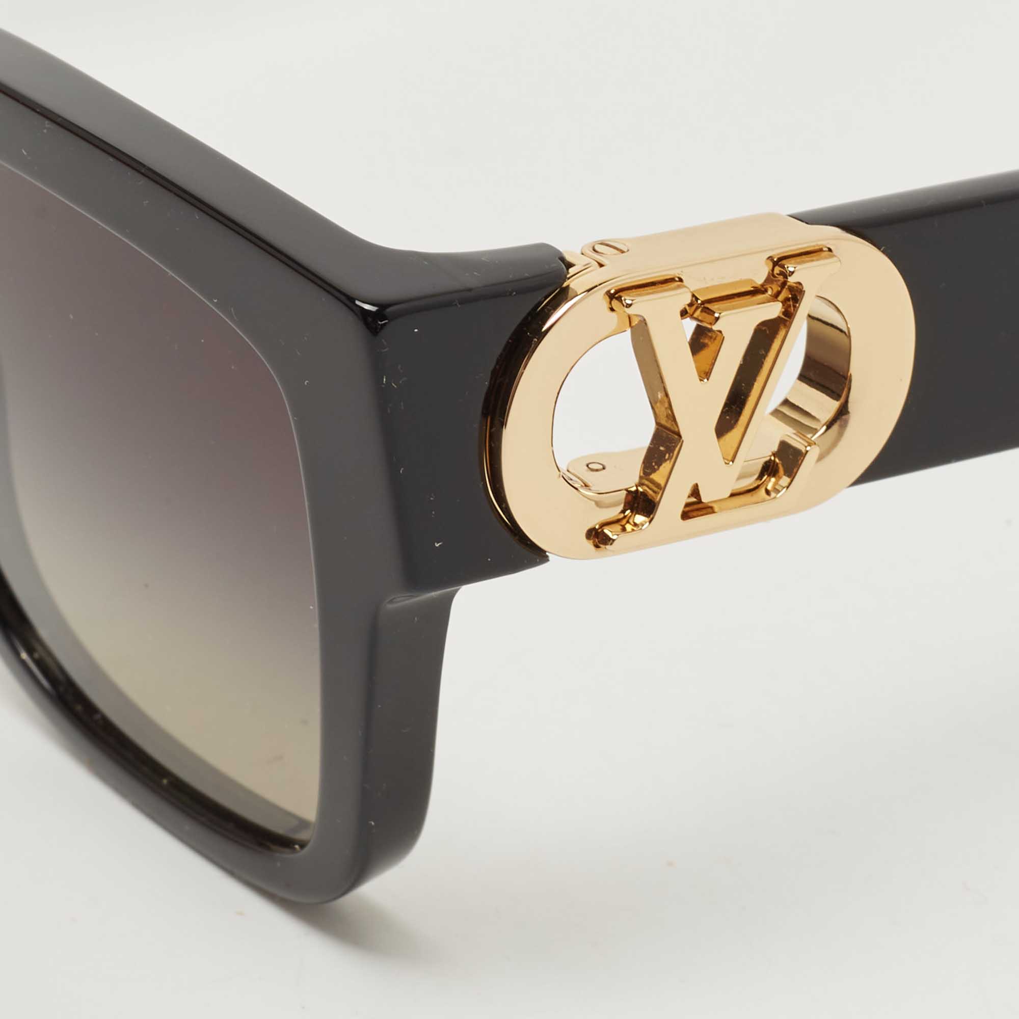 

Louis Vuitton Black LV Link PM Square Sunglasses