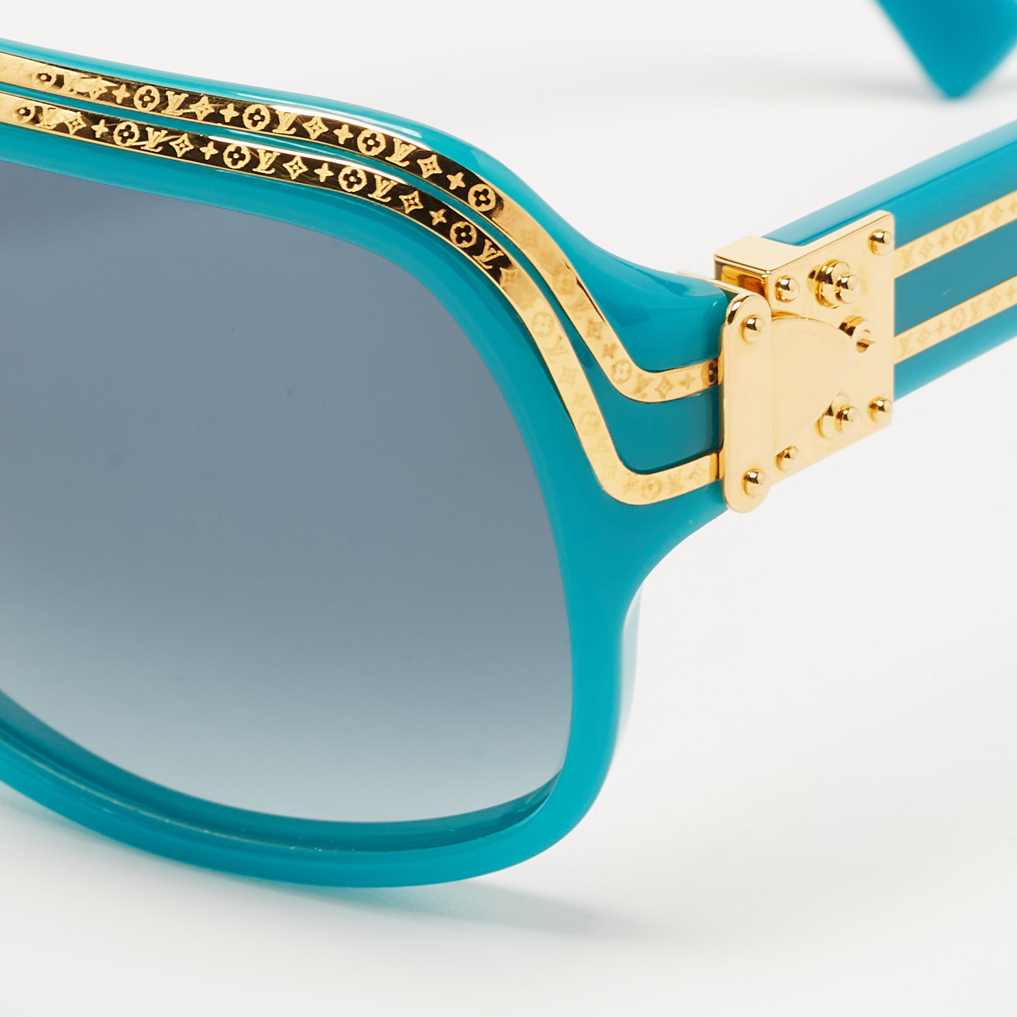 

Louis Vuitton Teal Z0096W Gold Plated Millionaire Gradient Square Sunglasses, Green