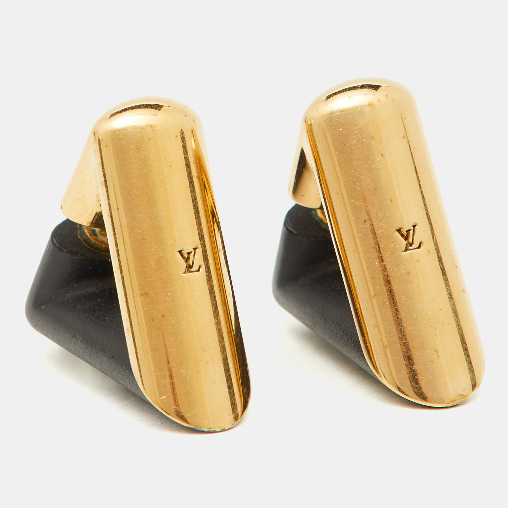 

Louis Vuitton V Motif Gold Tone Black Resin Magnetic Earrings, Multicolor