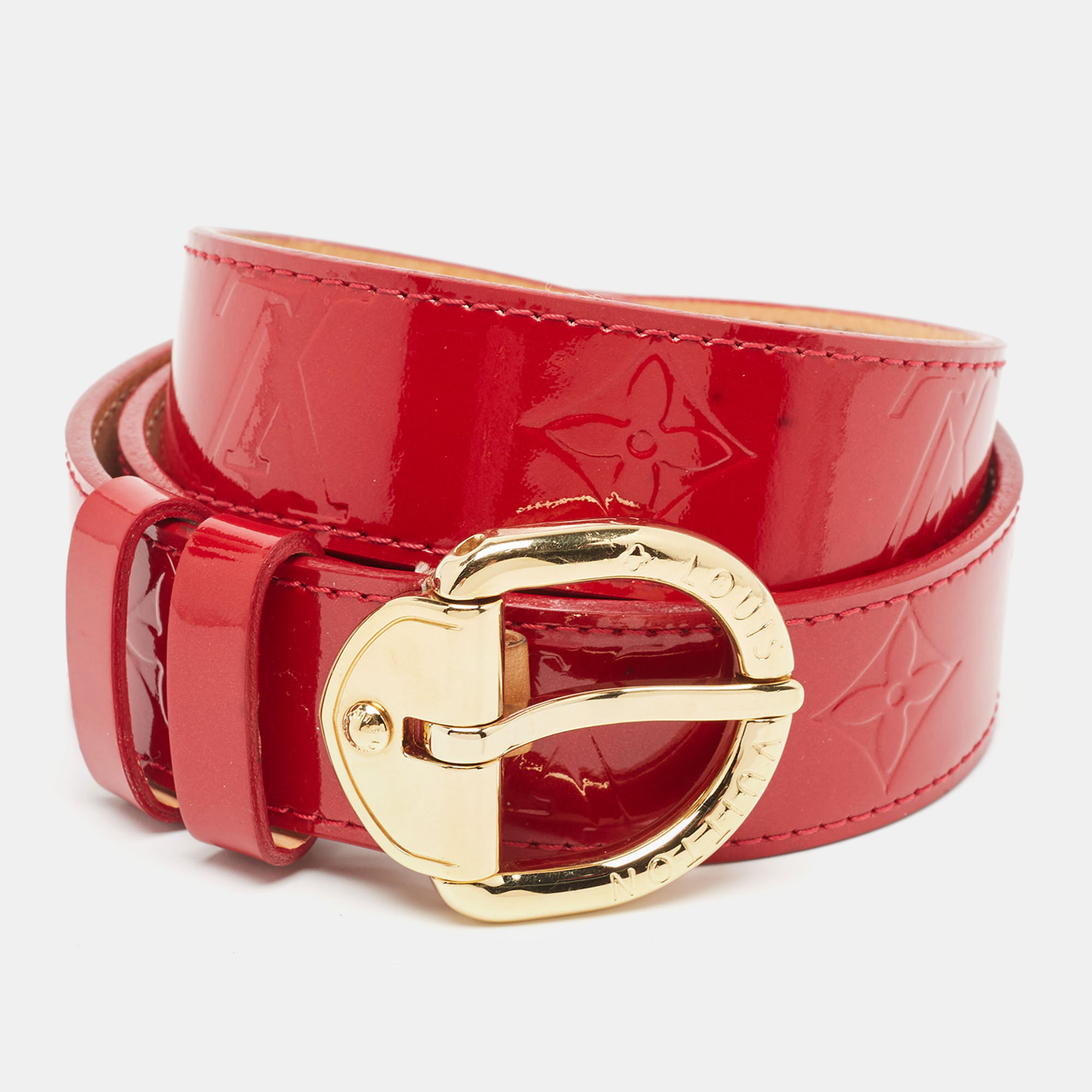 Coming from the House of Louis Vuitton this belt will certainly add a luxurious element to your entire ensemble. It is made using the red Monogram Vernis with a gold toned logo engraved buckle added to the front. The length of this belt measures 80 cm. Own this gorgeous LV belt today