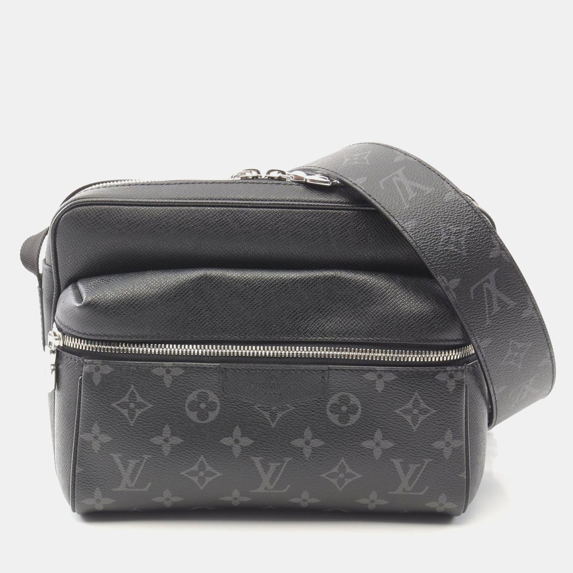 

Louis Vuitton Outdoor Messenger Pm Shoulder Bag Taigalama Black Mens