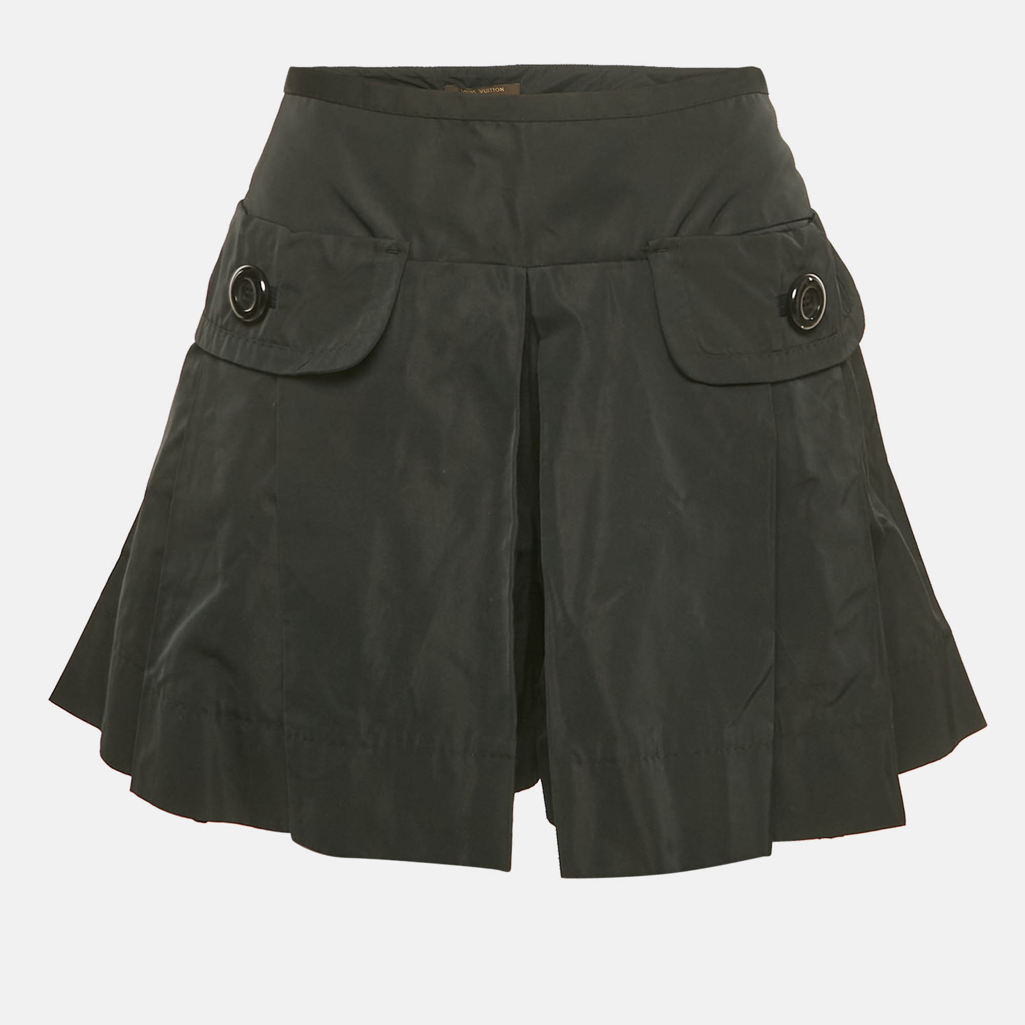 

Louis Vuitton Black Crepe Pleated Shorts M
