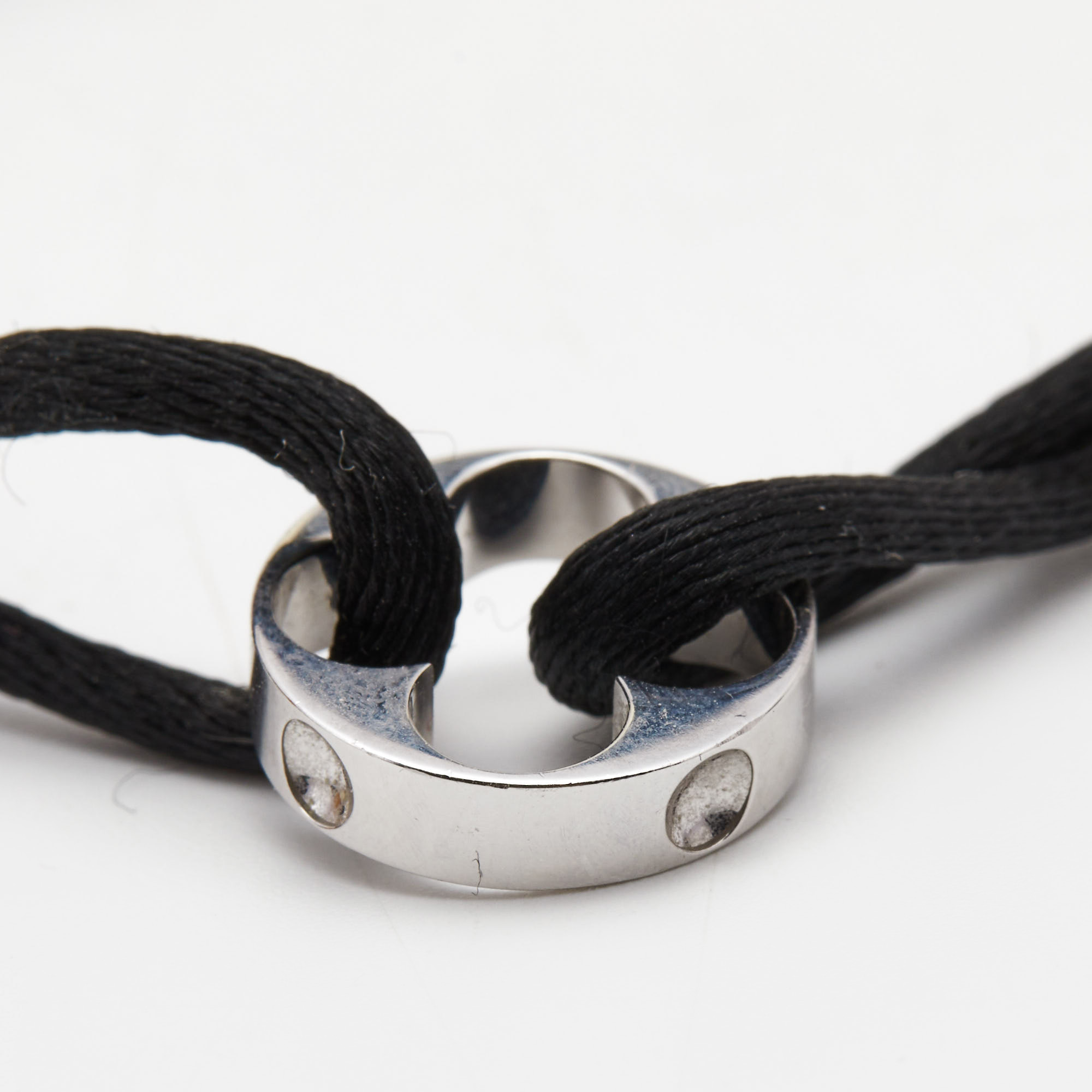 

Louis Vuitton Empreinte 18k White Gold Cord Bracelet