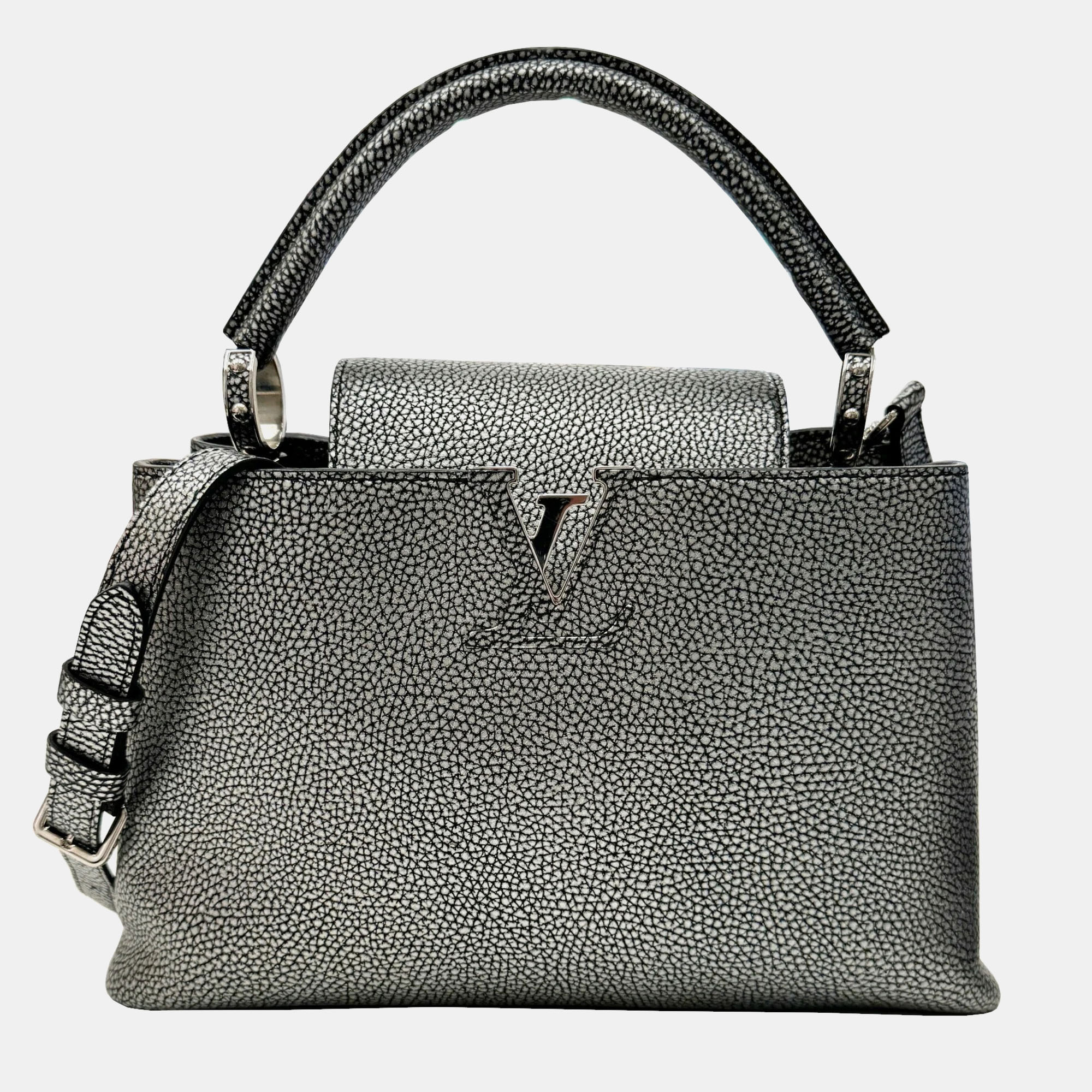 

Louis Vuitton Grey Taurillon Leather Capucines MM Top Handle Bag