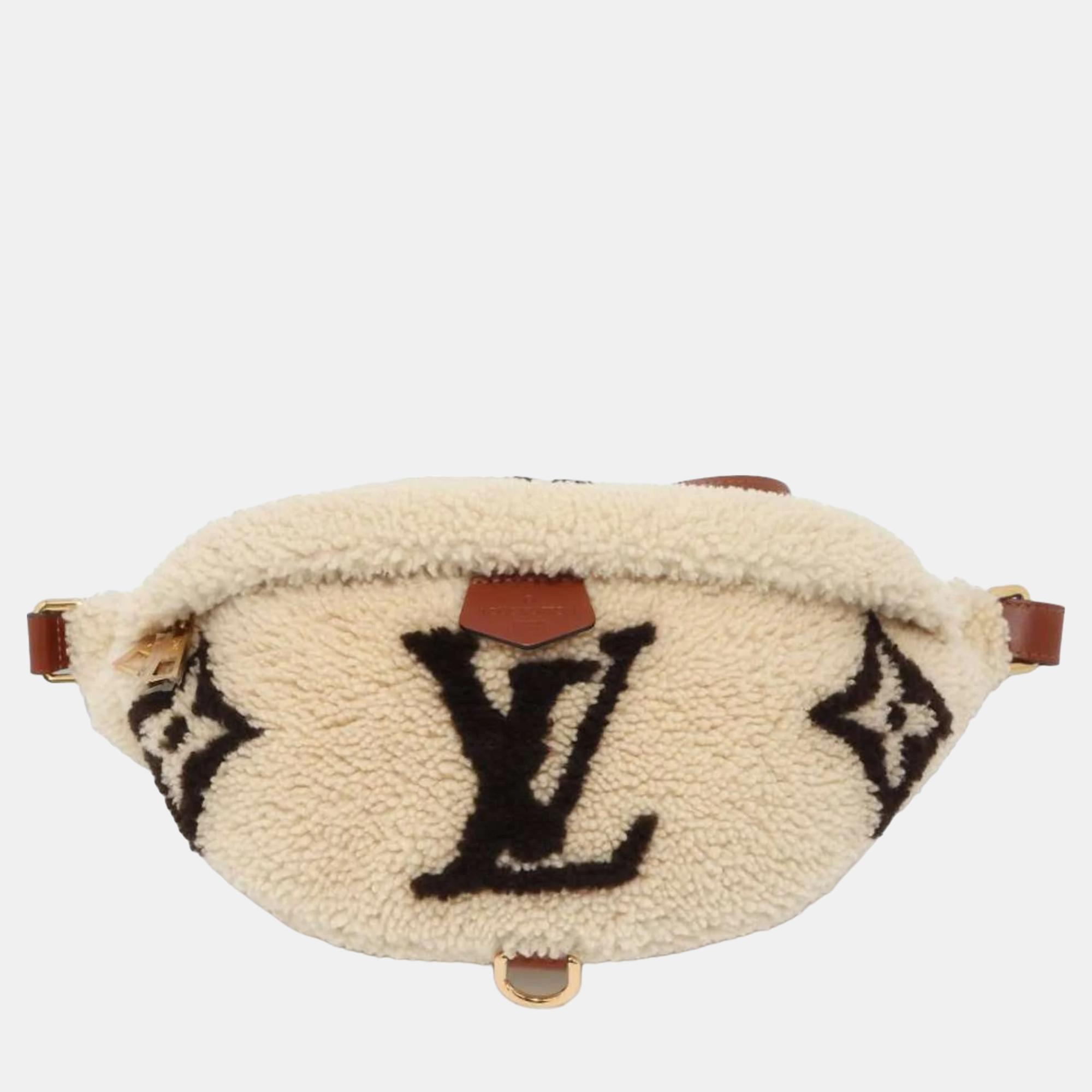 

Louis Vuitton Beige Fleece Giant Monogram Teddy Bumbag