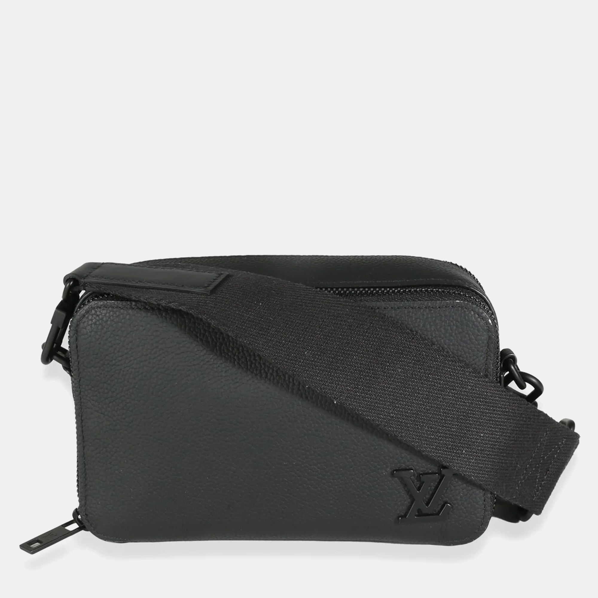 

Louis Vuitton Black Taurillon Alpha Wearable Wallet