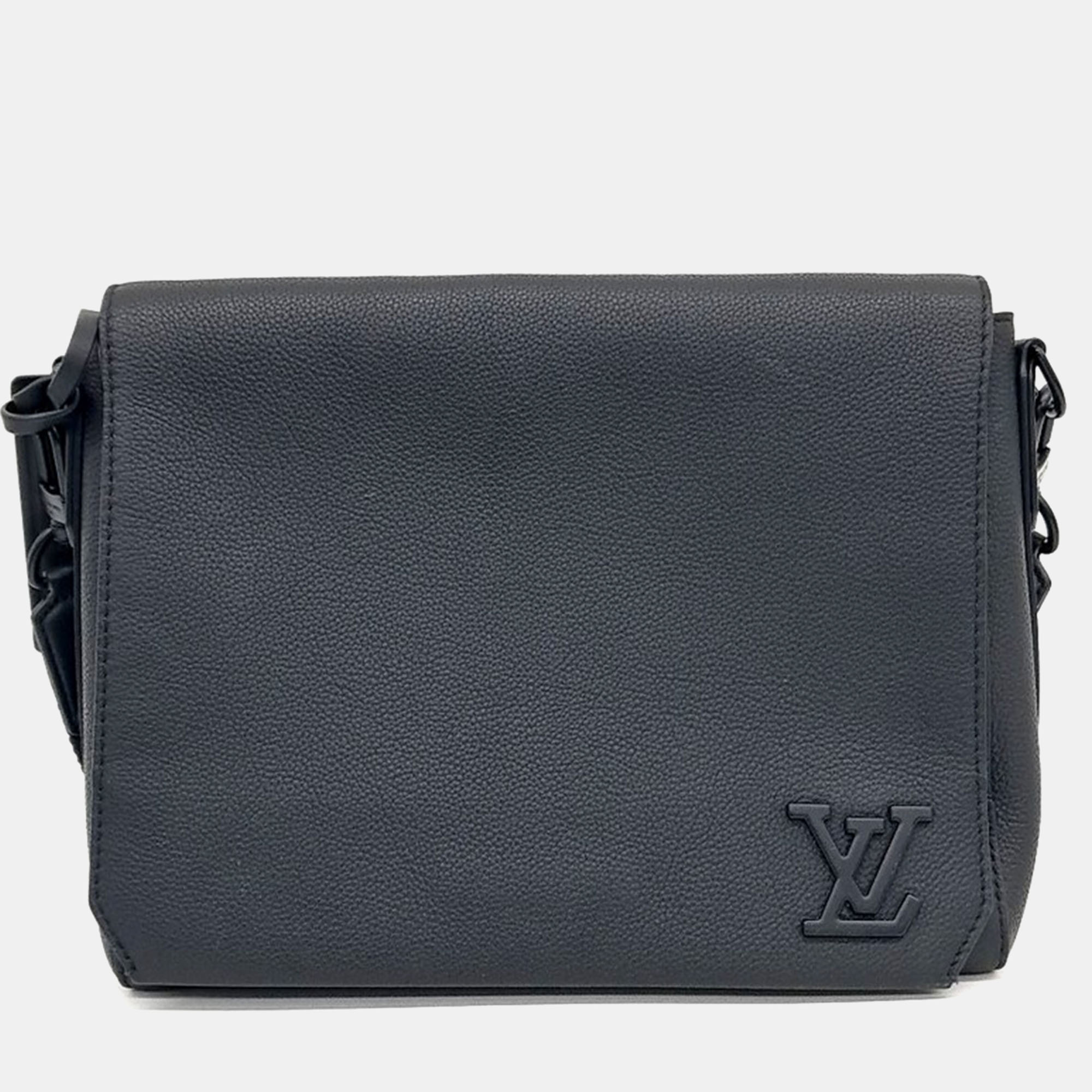 Pre-owned Louis Vuitton Aerogram Messenger Bag In Black