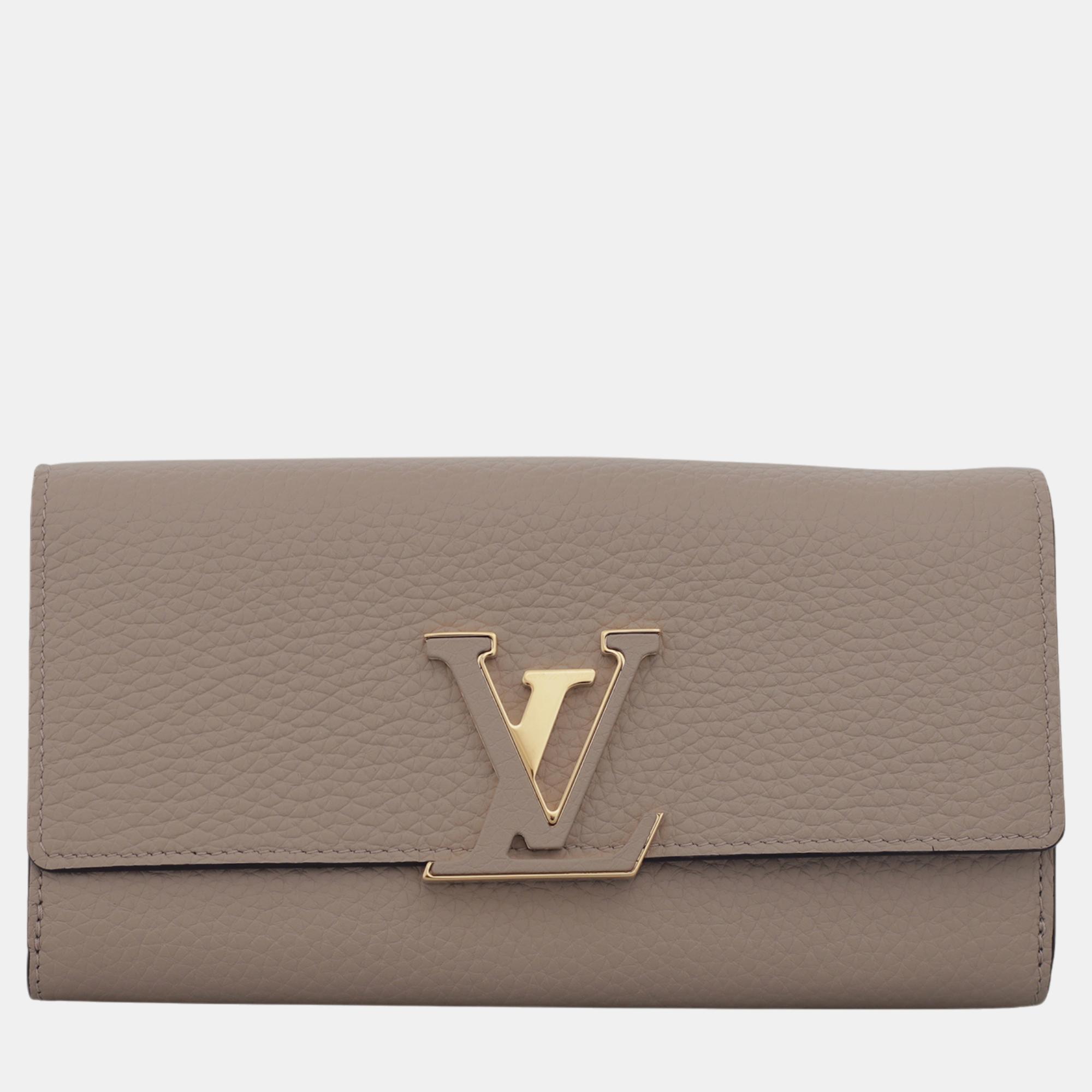 

Louis Vuitton Pebbled Leather Capucines Wallet, Grey