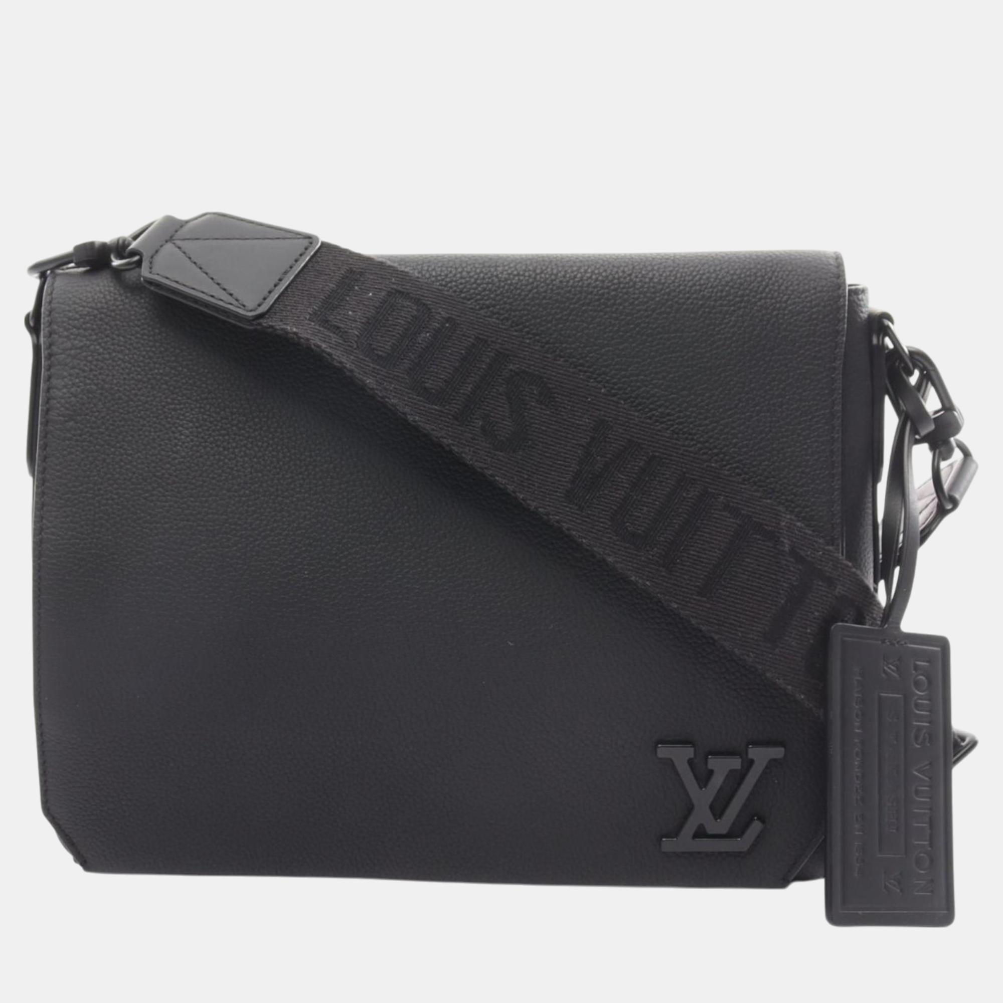 

Louis Vuitton Leather Black Take Off Shoulder Bag