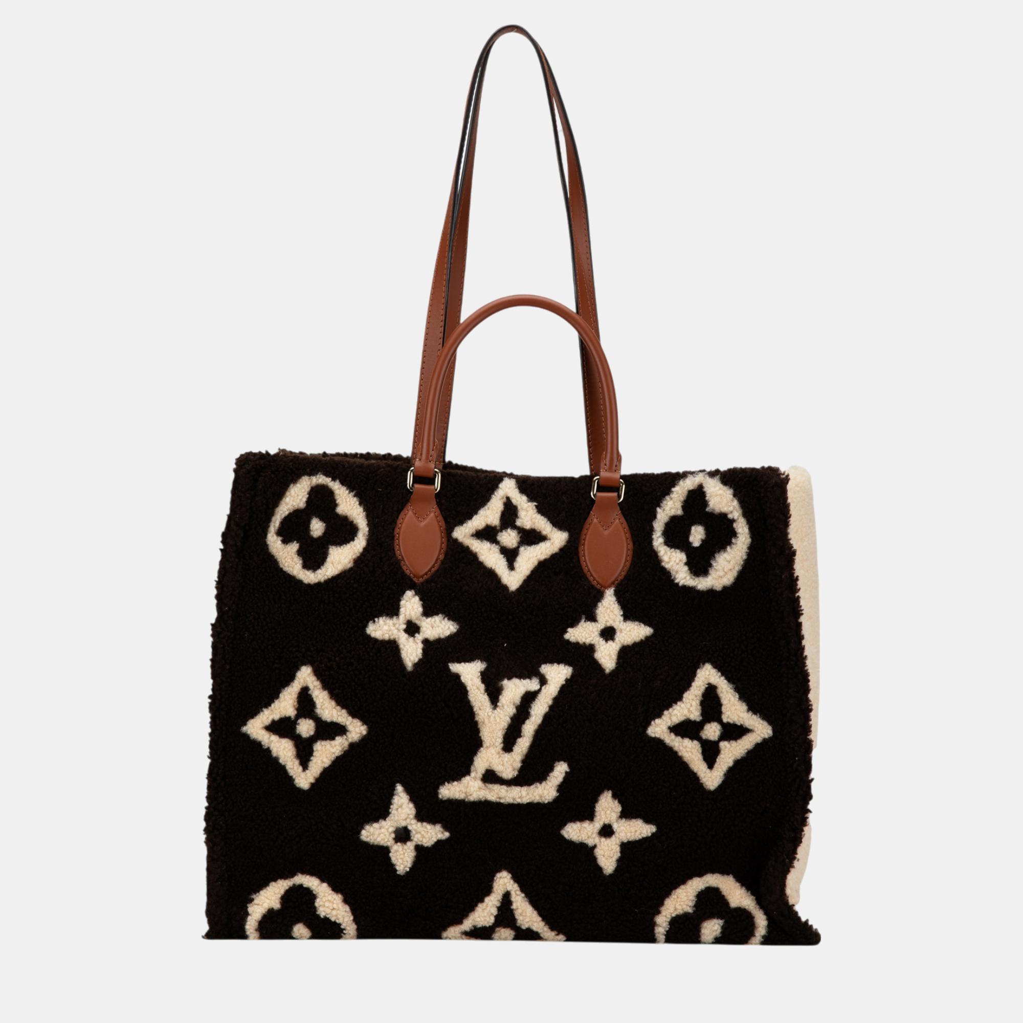 

Louis Vuitton Black Monogram Giant Shearling Teddy Onthego GM