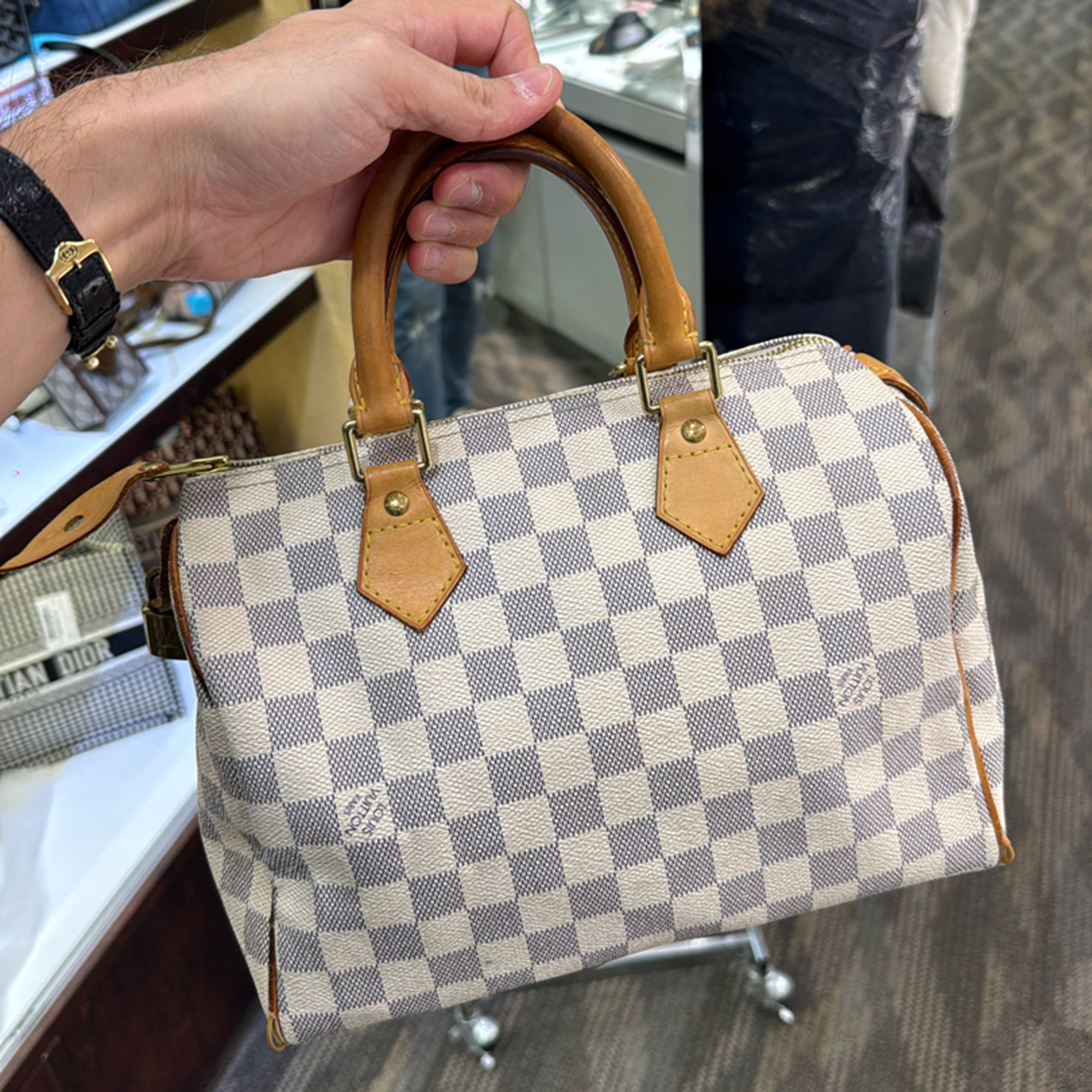 

Louis Vuitton Damier Azur Speedy 25 Handbag, White