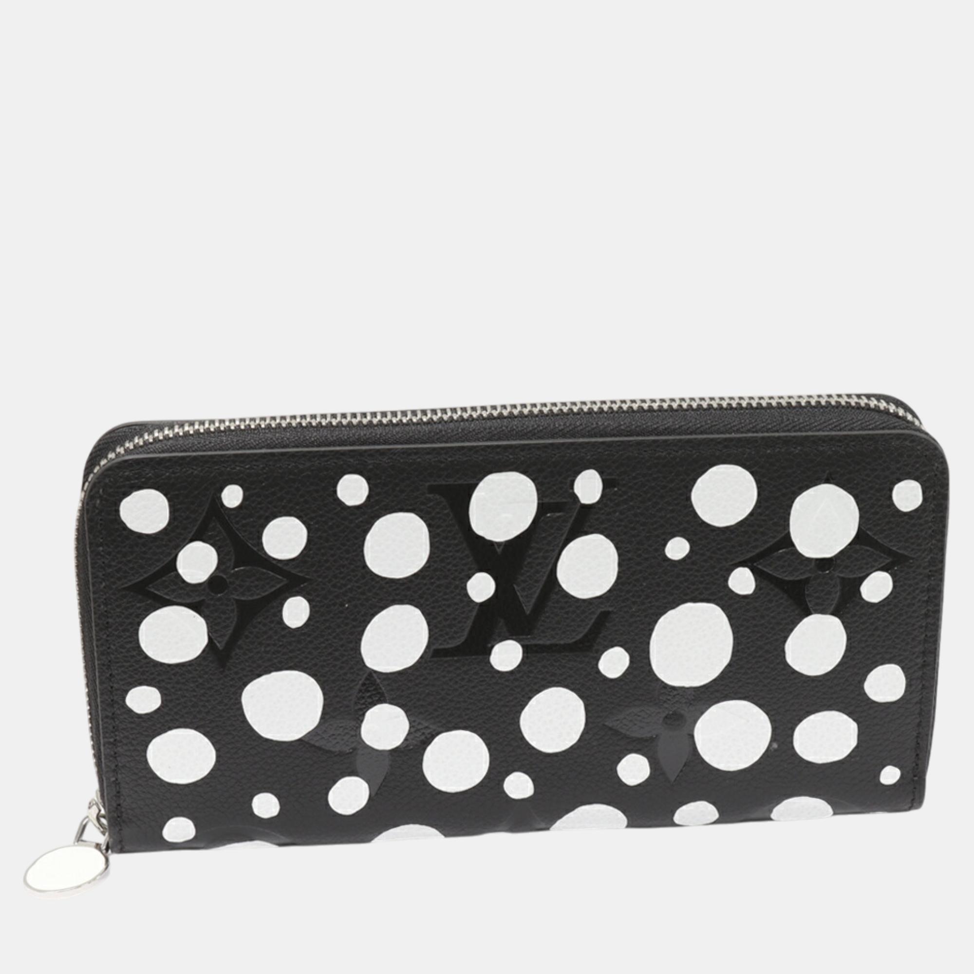 

Louis Vuitton Black Canvas Zippy Wallet