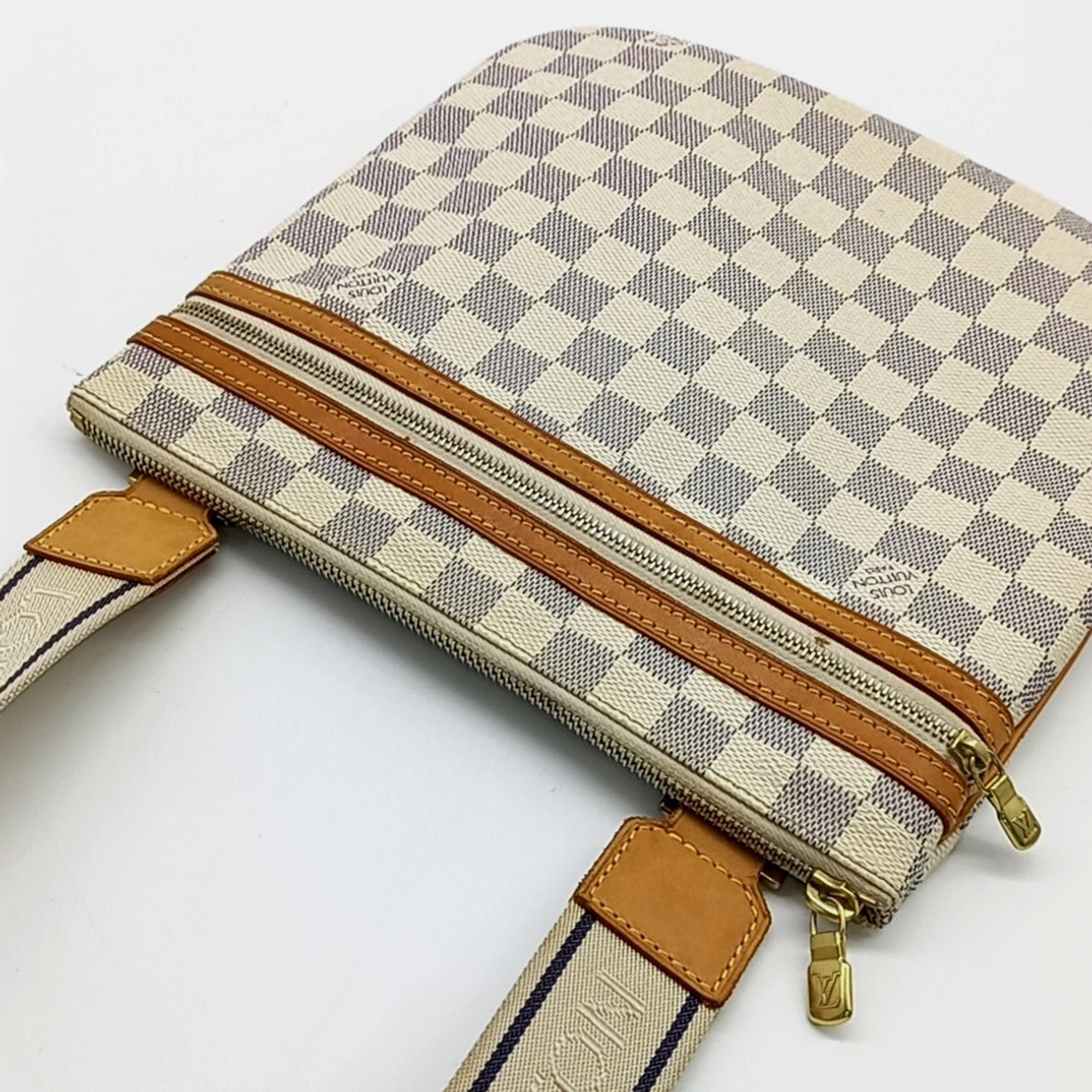 Louis Vuitton Grey/white Damier Azur Pochette Bospore bag 