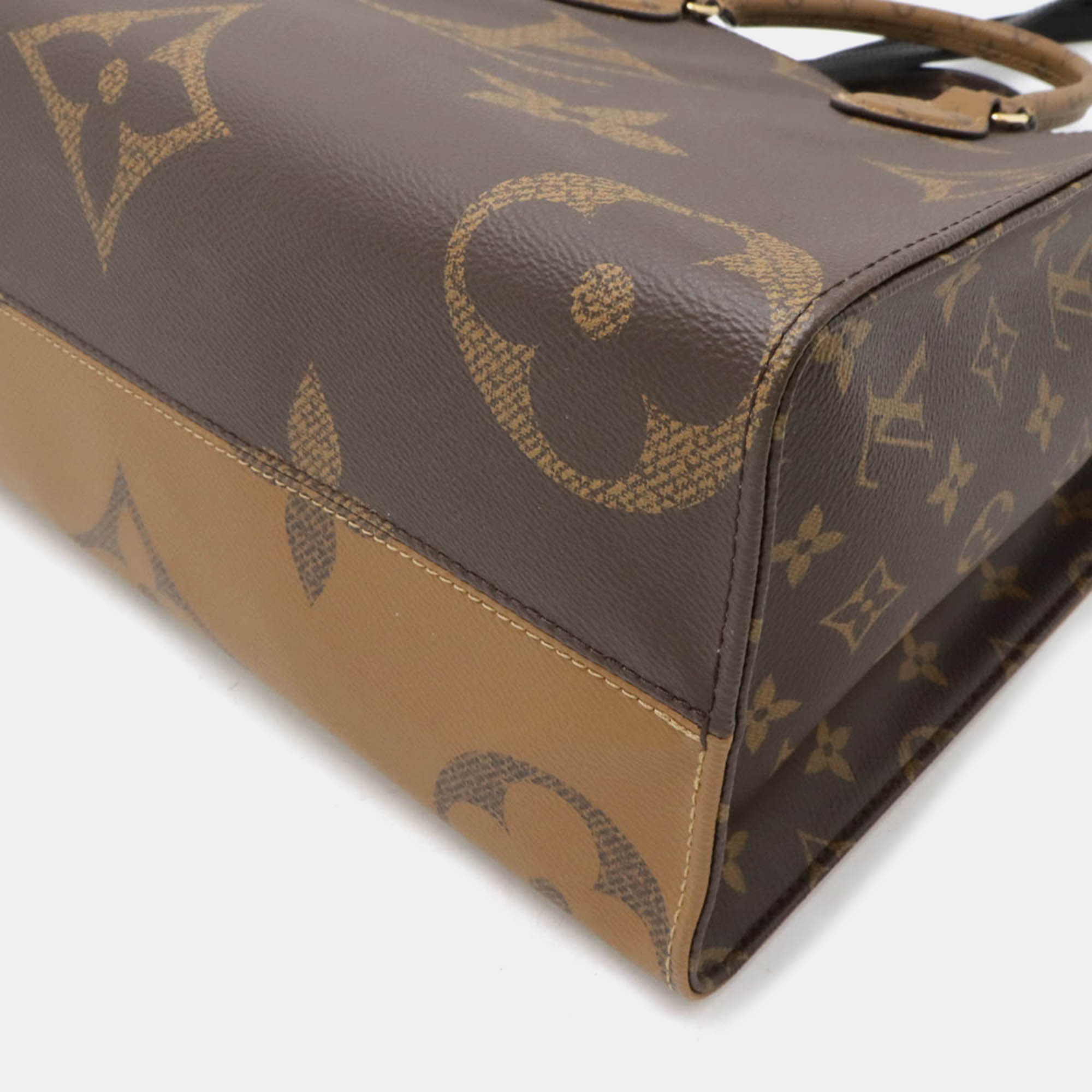 Louis Vuitton Canvas Monogram Giant OnTheGo MM Tote Bag 