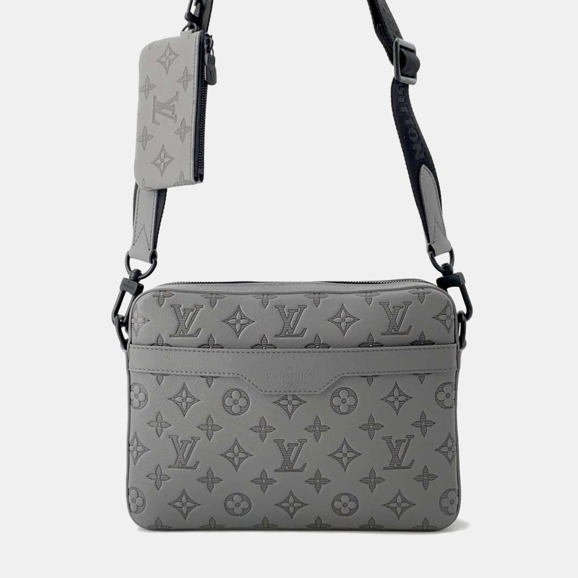 

Louis Vuitton Trio Messenger Gray Monogram Shadow, Grey