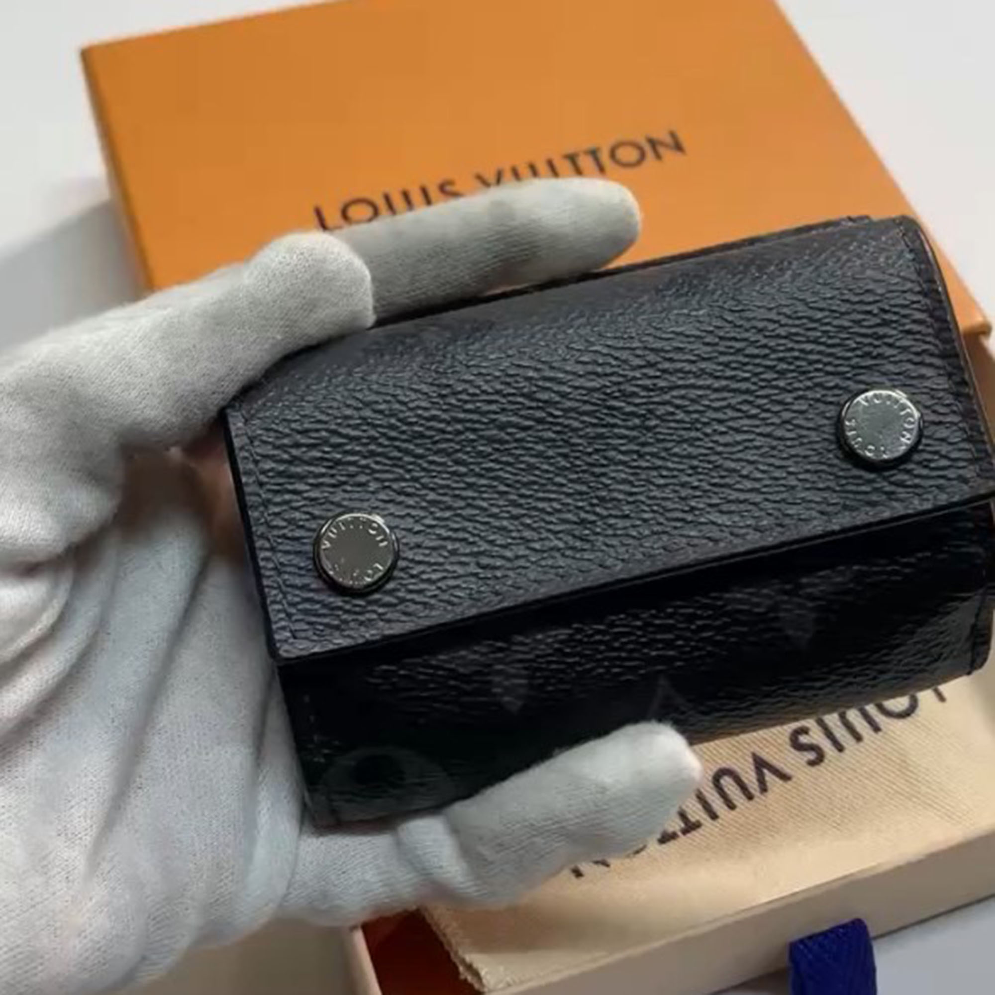 

Louis Vuitton Black Leather Eclipse Discovery Compact Wallet