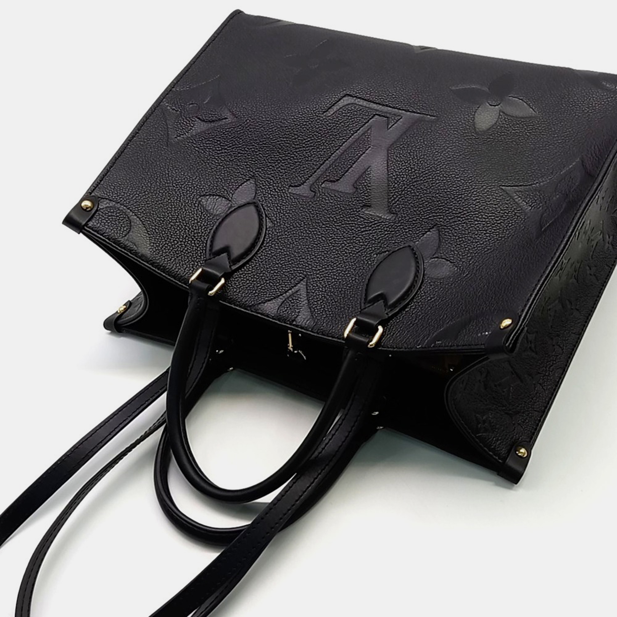 Louis Vuitton Black Leather Empreinte On The Go MM bag 