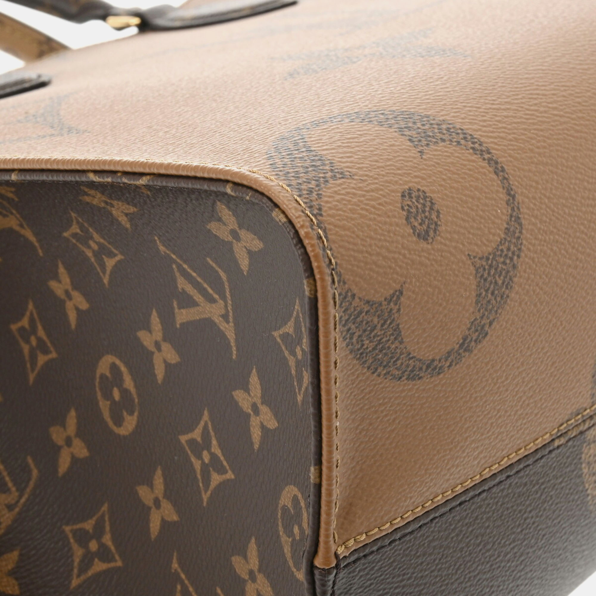 Louis Vuitton Brown Monogram Giant Canvas On The Go MM Handbag 