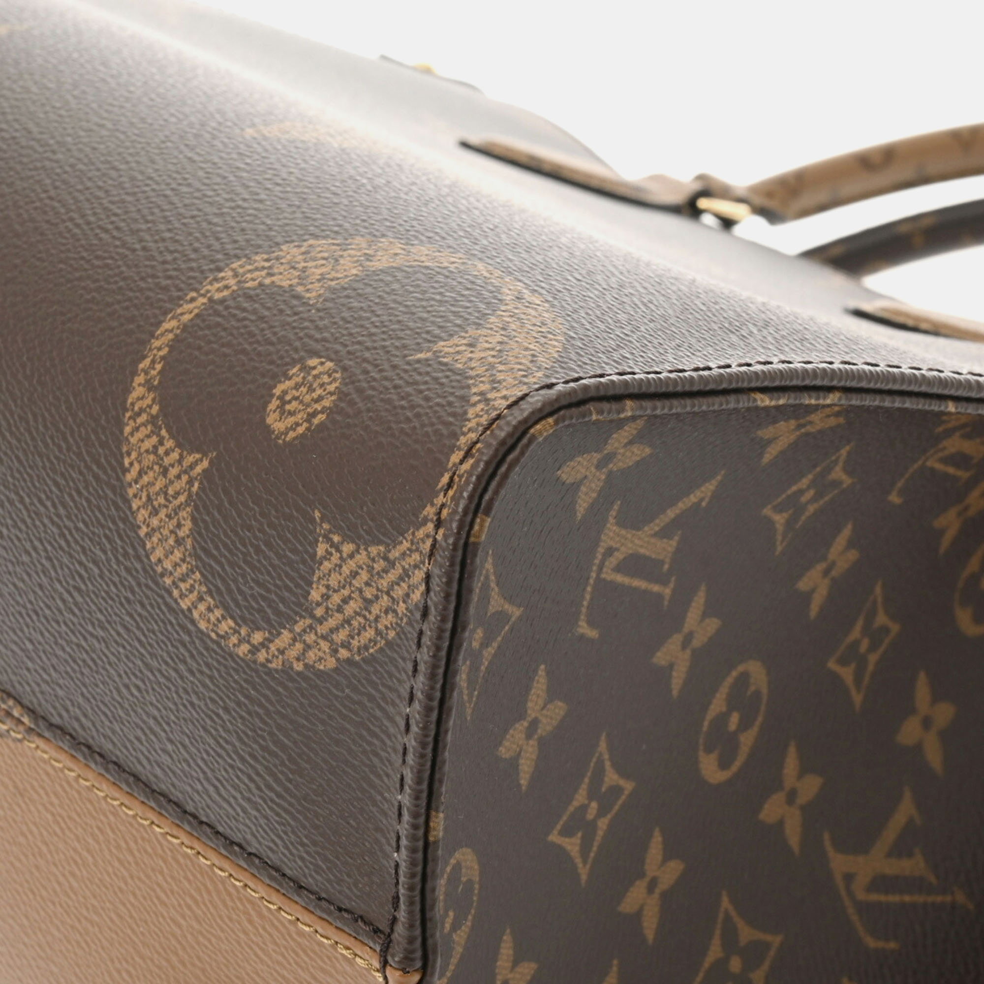 Louis Vuitton Brown Monogram Giant Canvas On The Go MM Handbag 