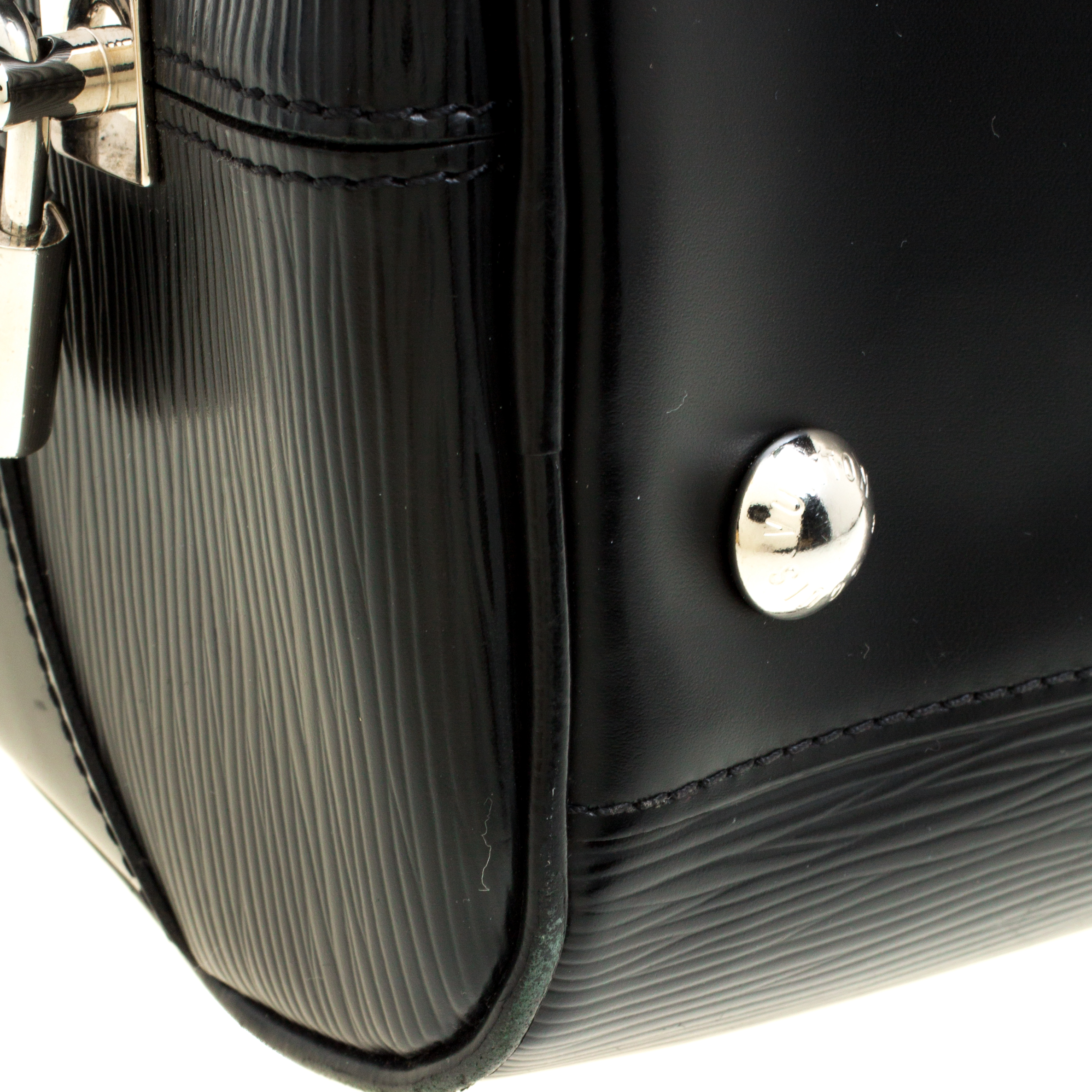 Louis Vuitton Montaigne Handbag 301022