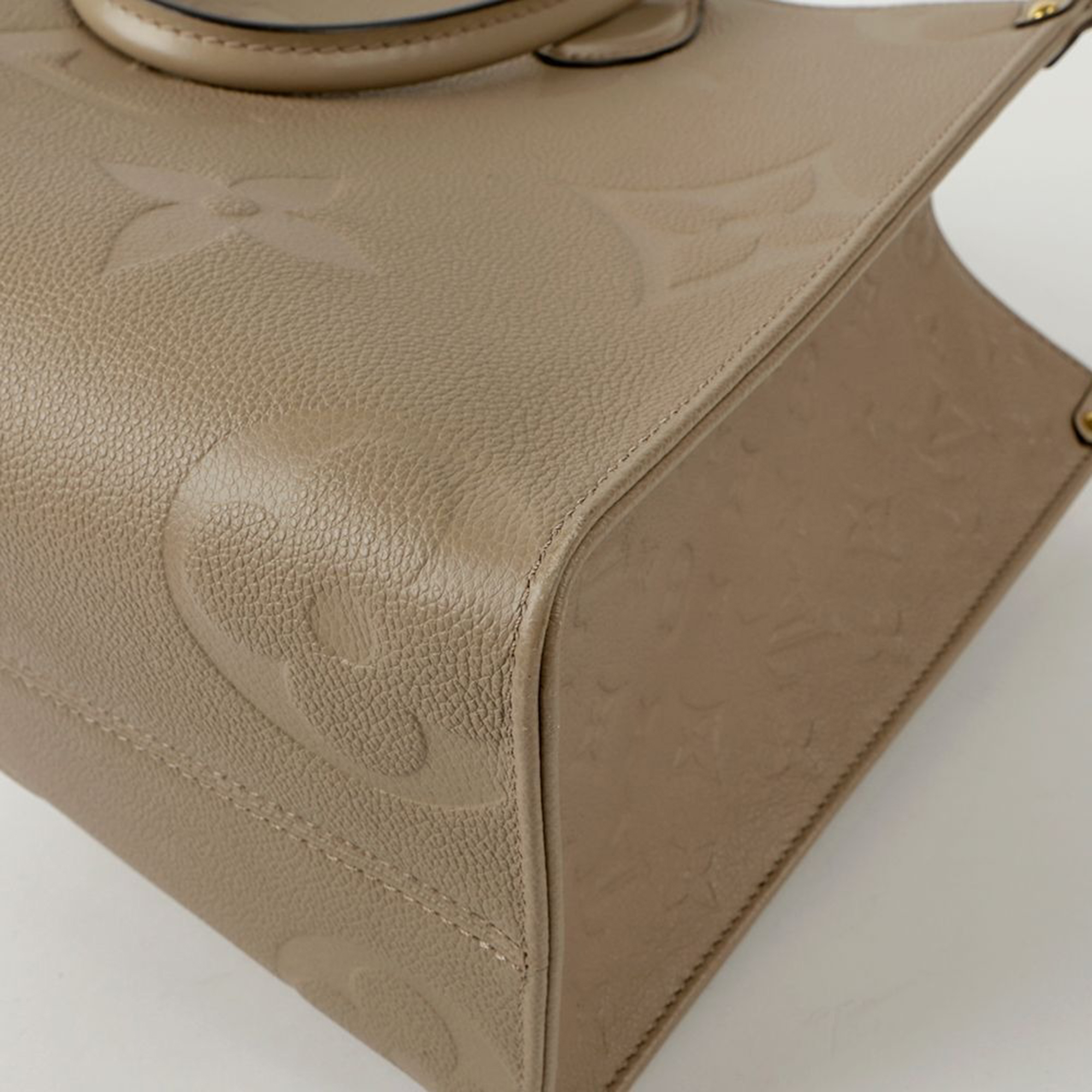 Louis Vuitton Tourterelle Empreinte Monogram Leather OnTheGo MM Tote Bag 