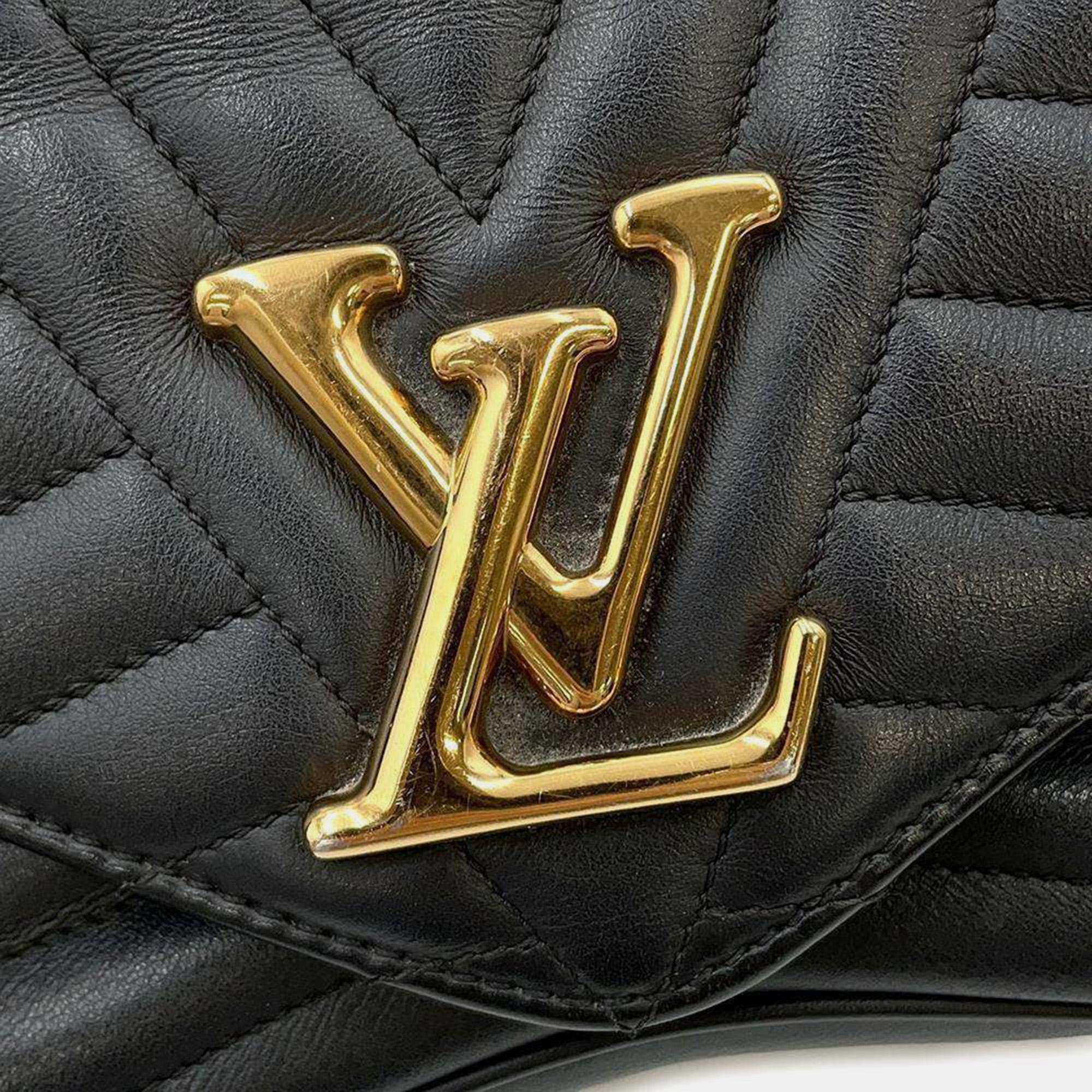Louis Vuitton Noir Calf Leather New Wave Chain MM Bag 