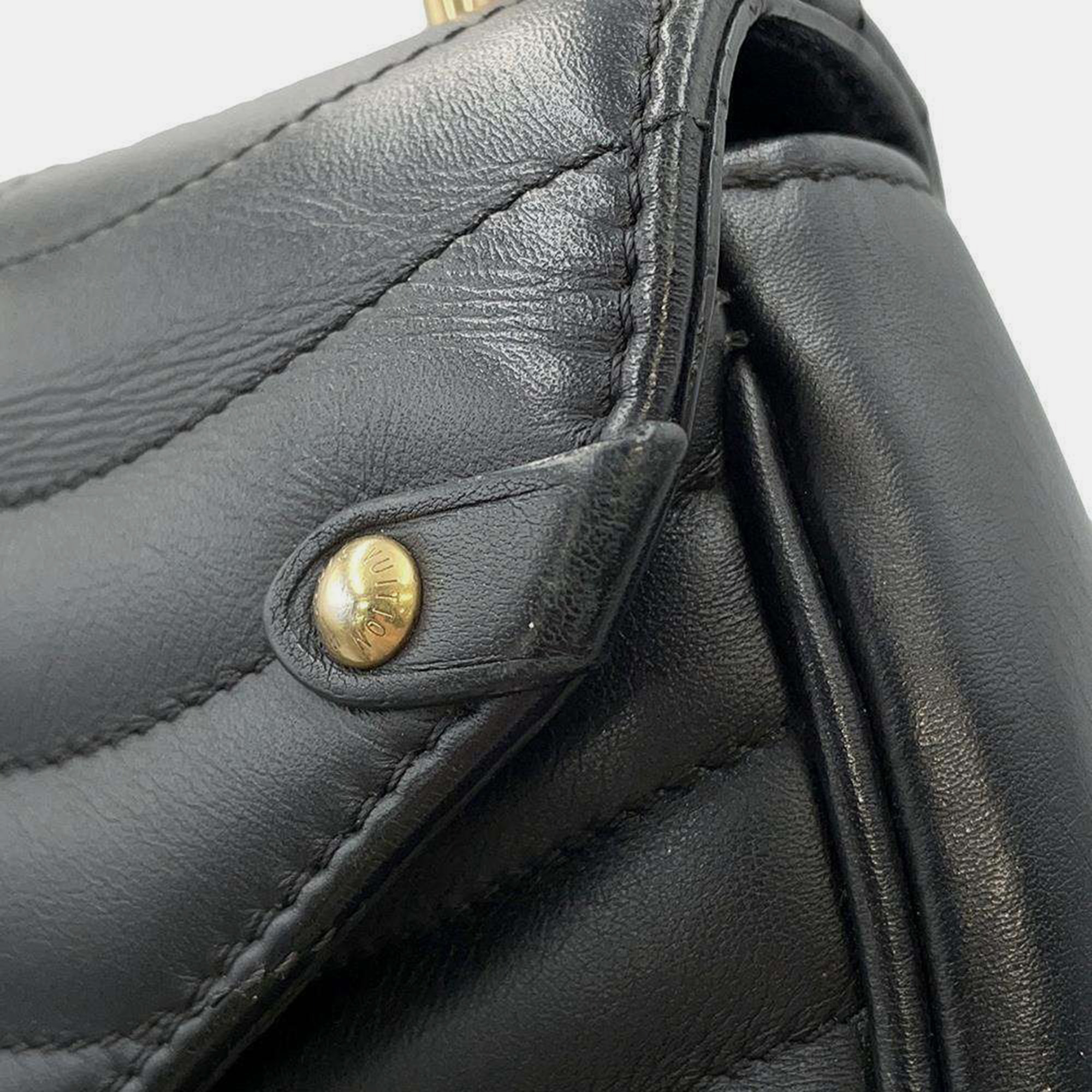 Louis Vuitton Noir Calf Leather New Wave Chain MM Bag 