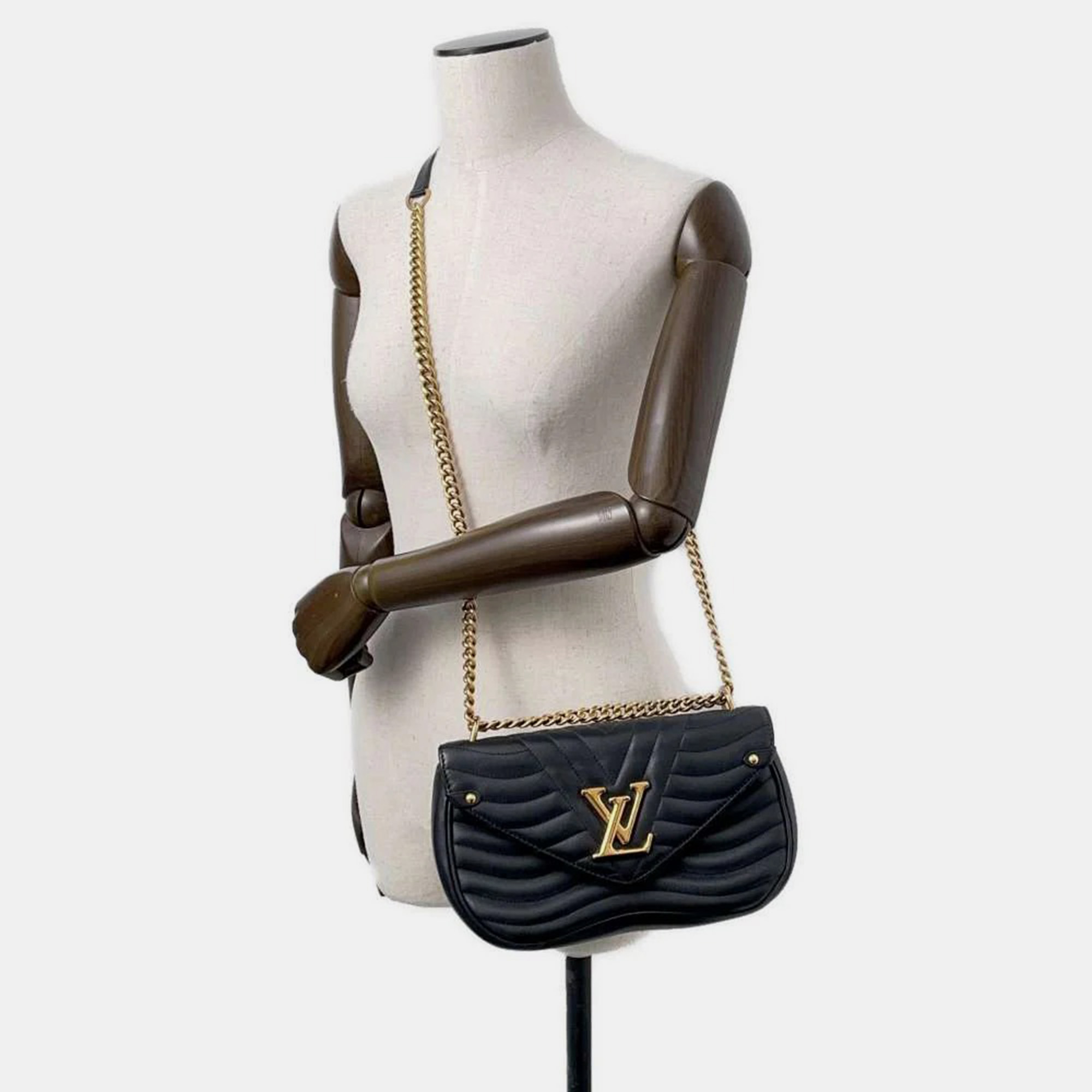Louis Vuitton Noir Calf Leather New Wave Chain MM Bag 