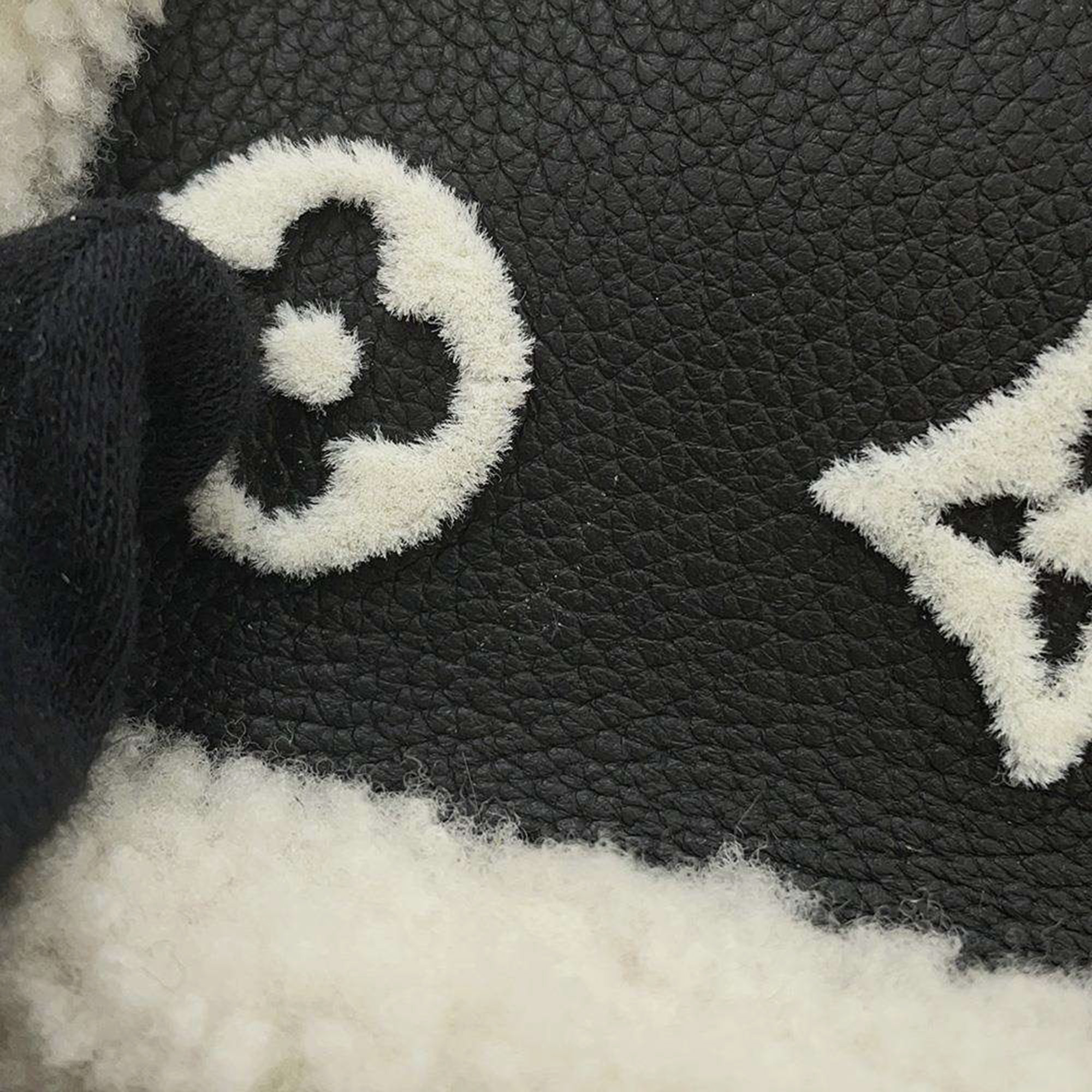 Louis Vuitton Noir Calf Leather Shearling On My Side MM Tote Bag 
