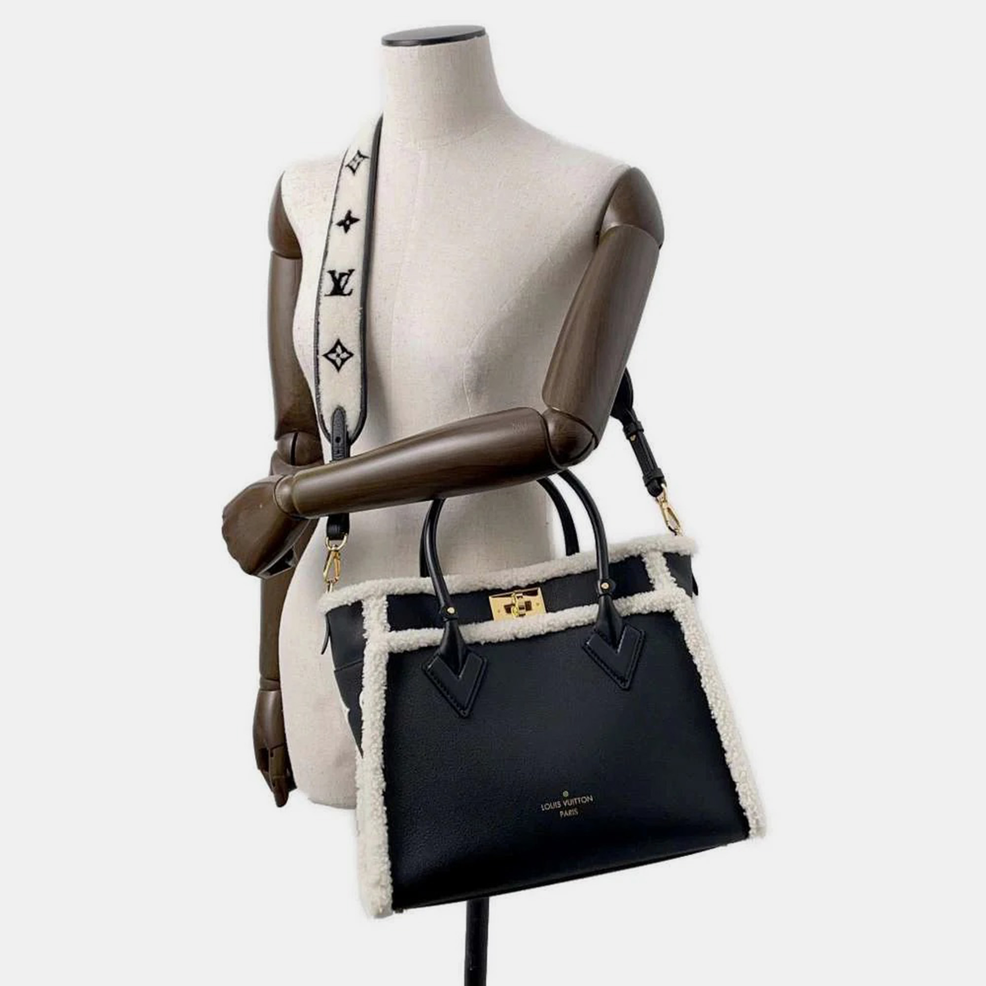 Louis Vuitton Noir Calf Leather Shearling On My Side MM Tote Bag 
