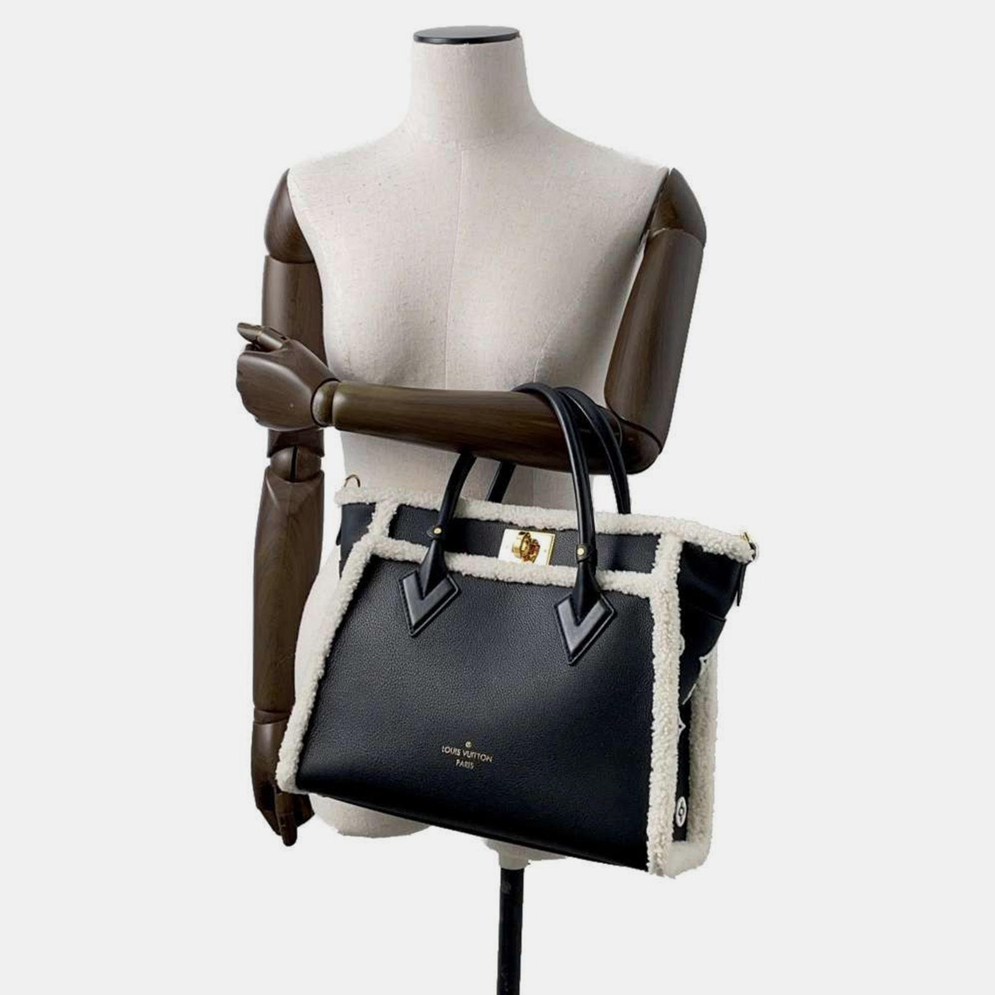 Louis Vuitton Noir Calf Leather Shearling On My Side MM Tote Bag 