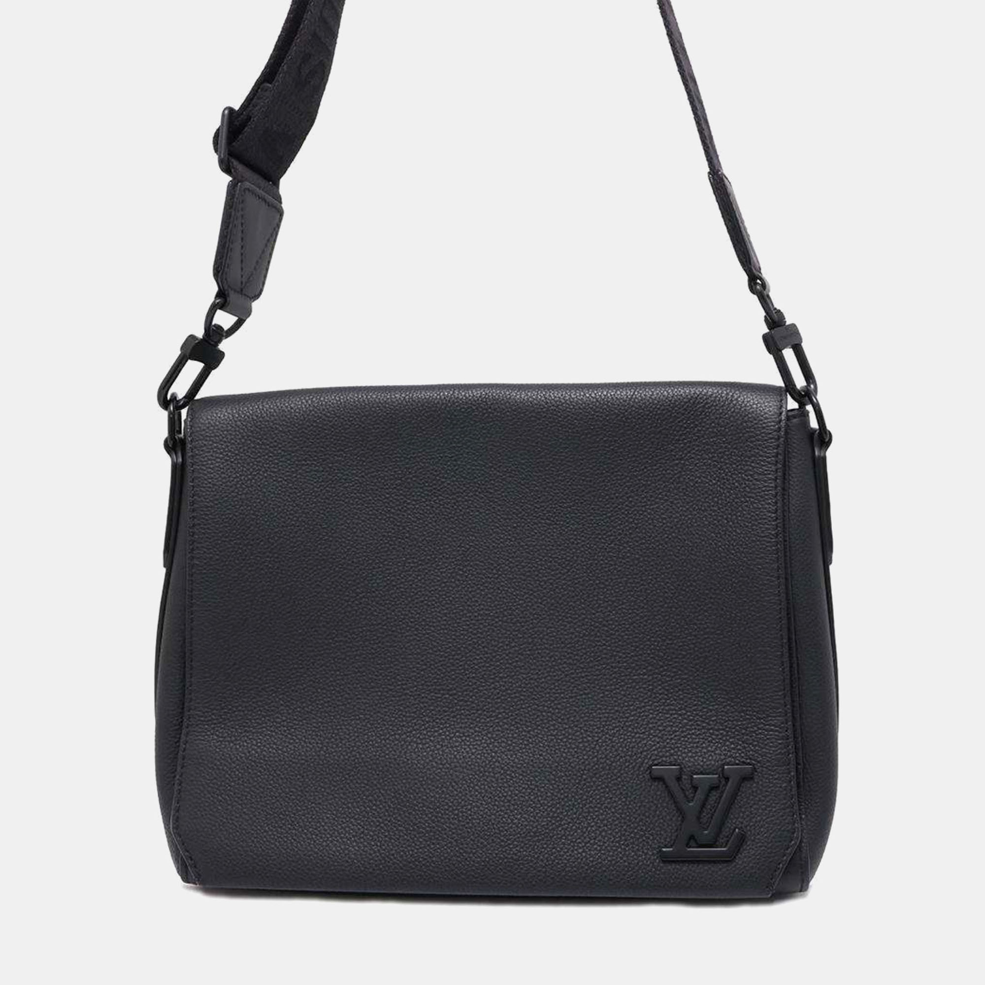 

Louis Vuitton Black Calf Leather Take Off Shoulder Bag