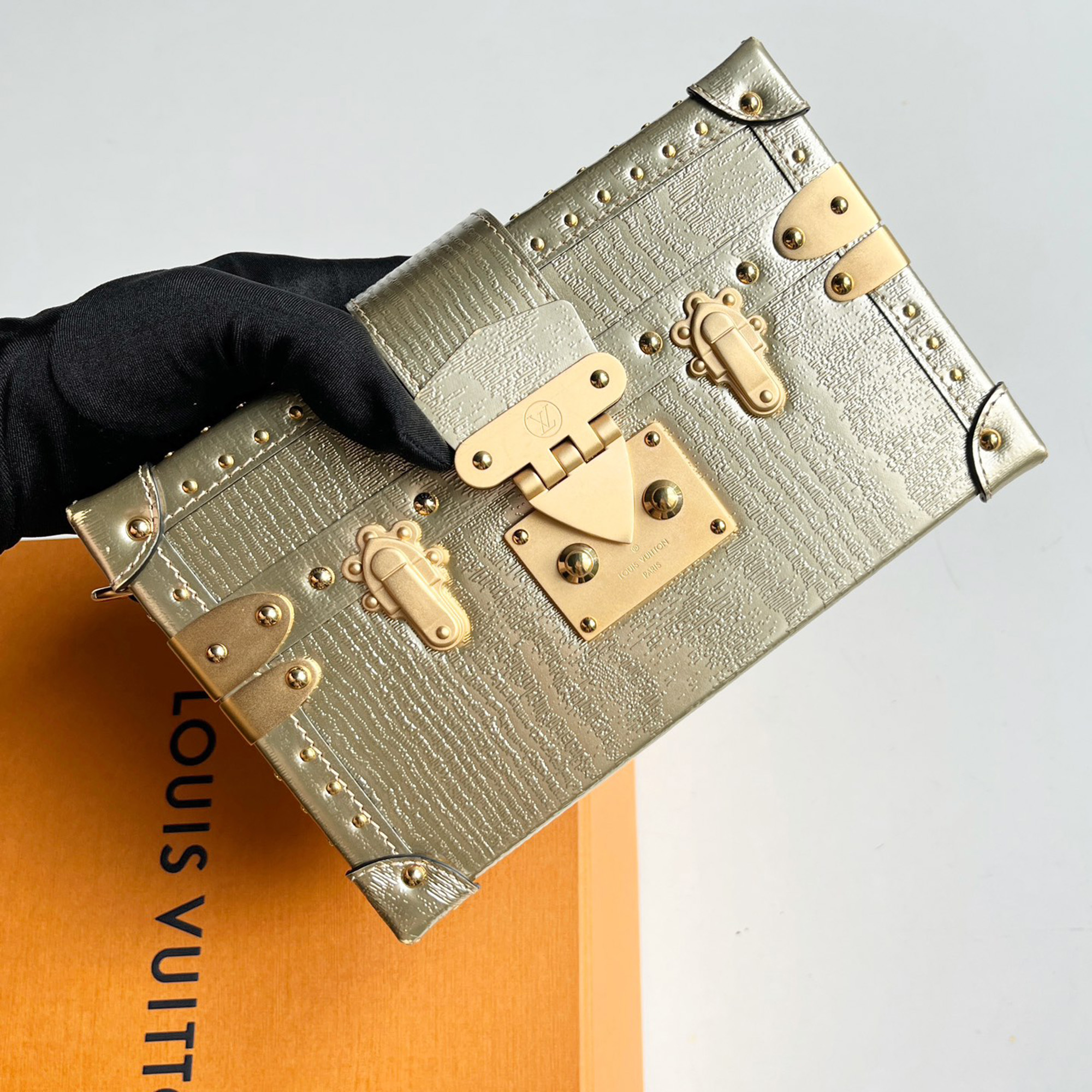 

Louis Vuitton Gold Leather Small Trunk Shoulder Bag