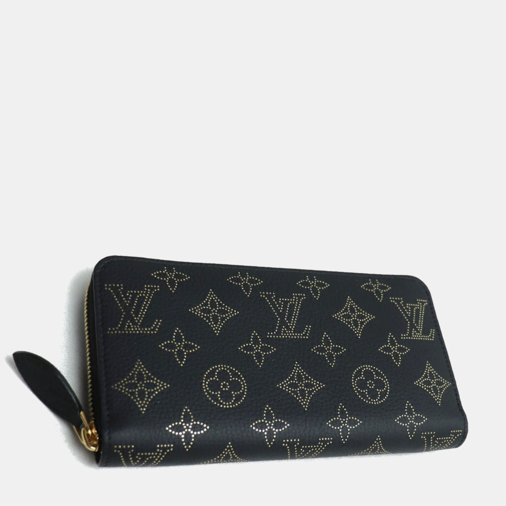 

Louis Vuitton Black/Gold Monogram Mahina Leather Long Round Zippy Wallet