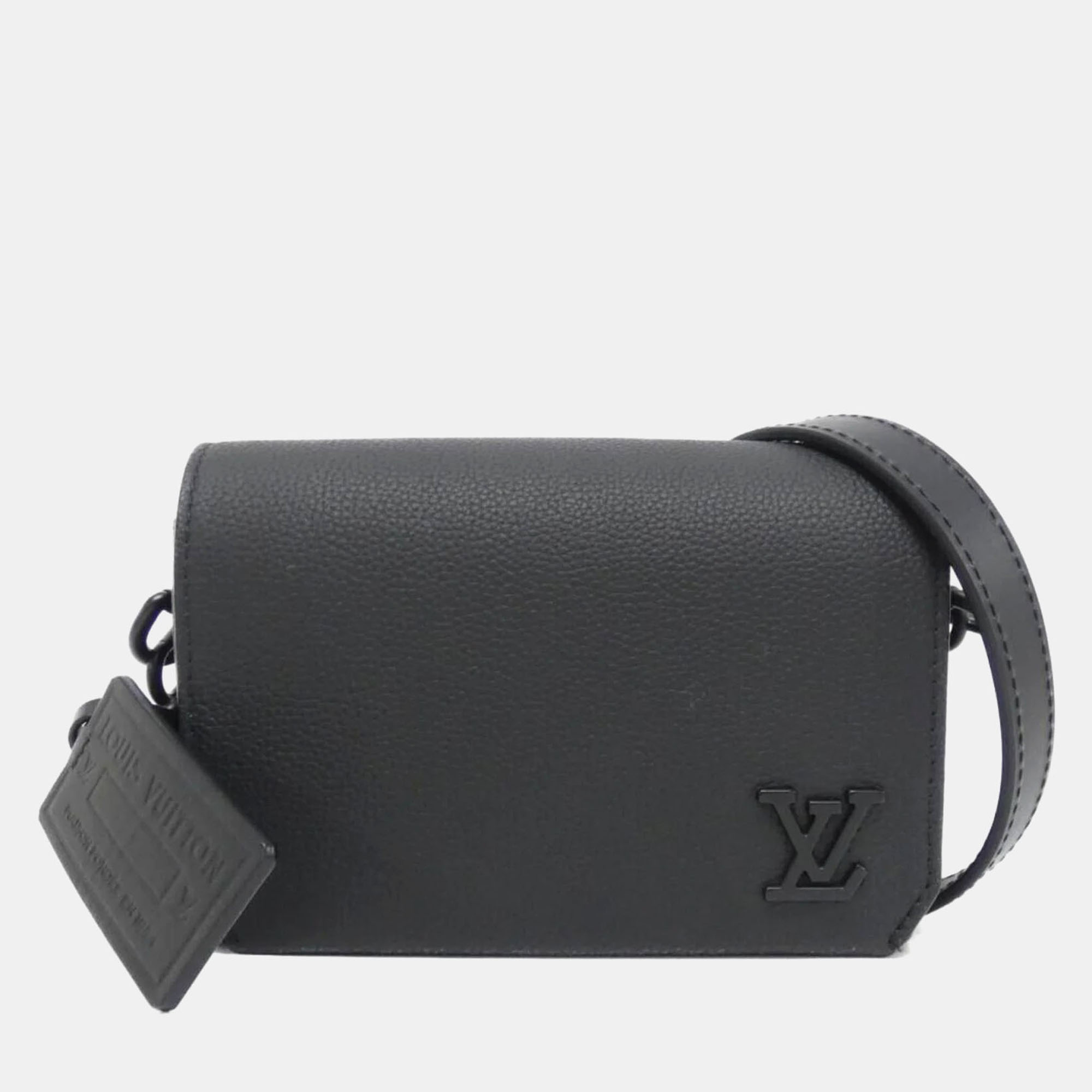 

Louis Vuitton Aerogram Black Leather Shoulder Bag