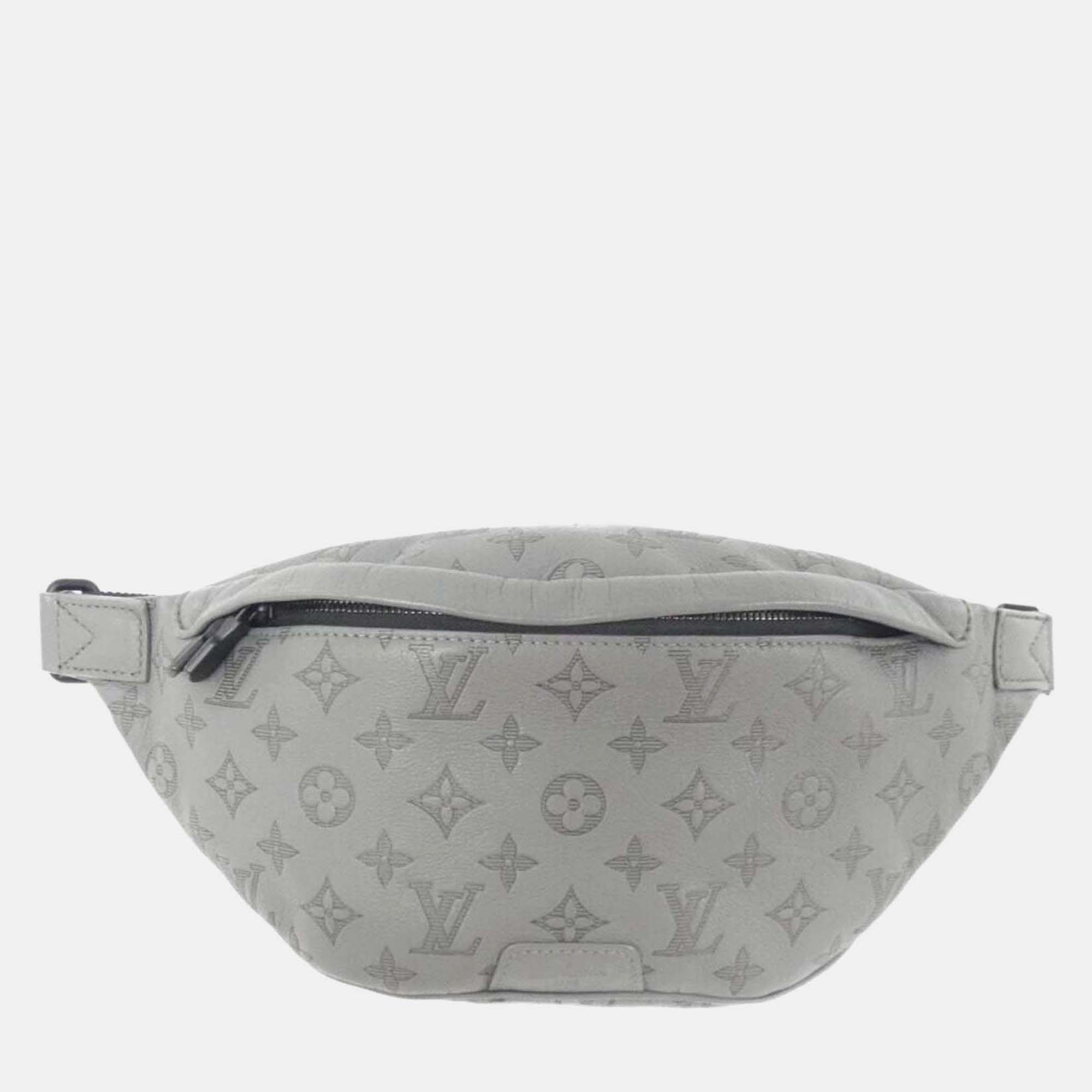 

Louis Vuitton Discovery PM Gris Monogram Shadow Leather Bumbag, Grey