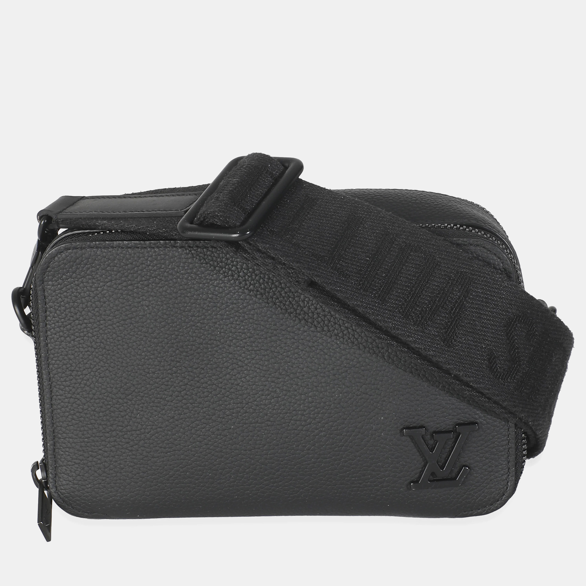 

Louis Vuitton Black Taurillon Alpha Wearable Wallet