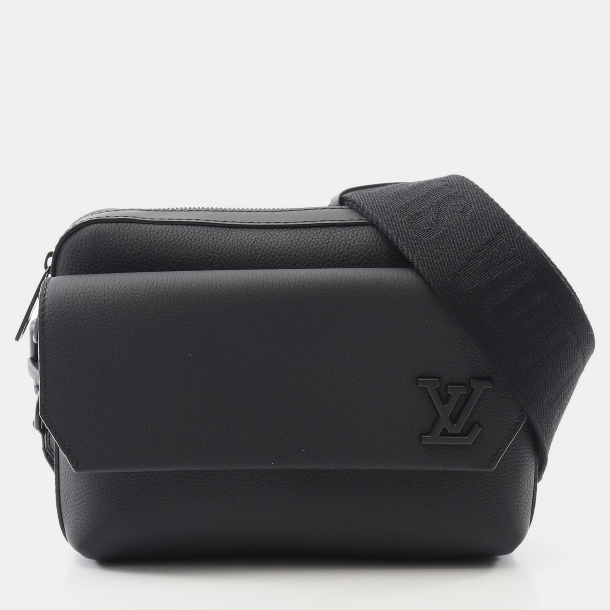 

Louis Vuitton Fastline Messenger Black Aerogram Leather Shoulder Bag