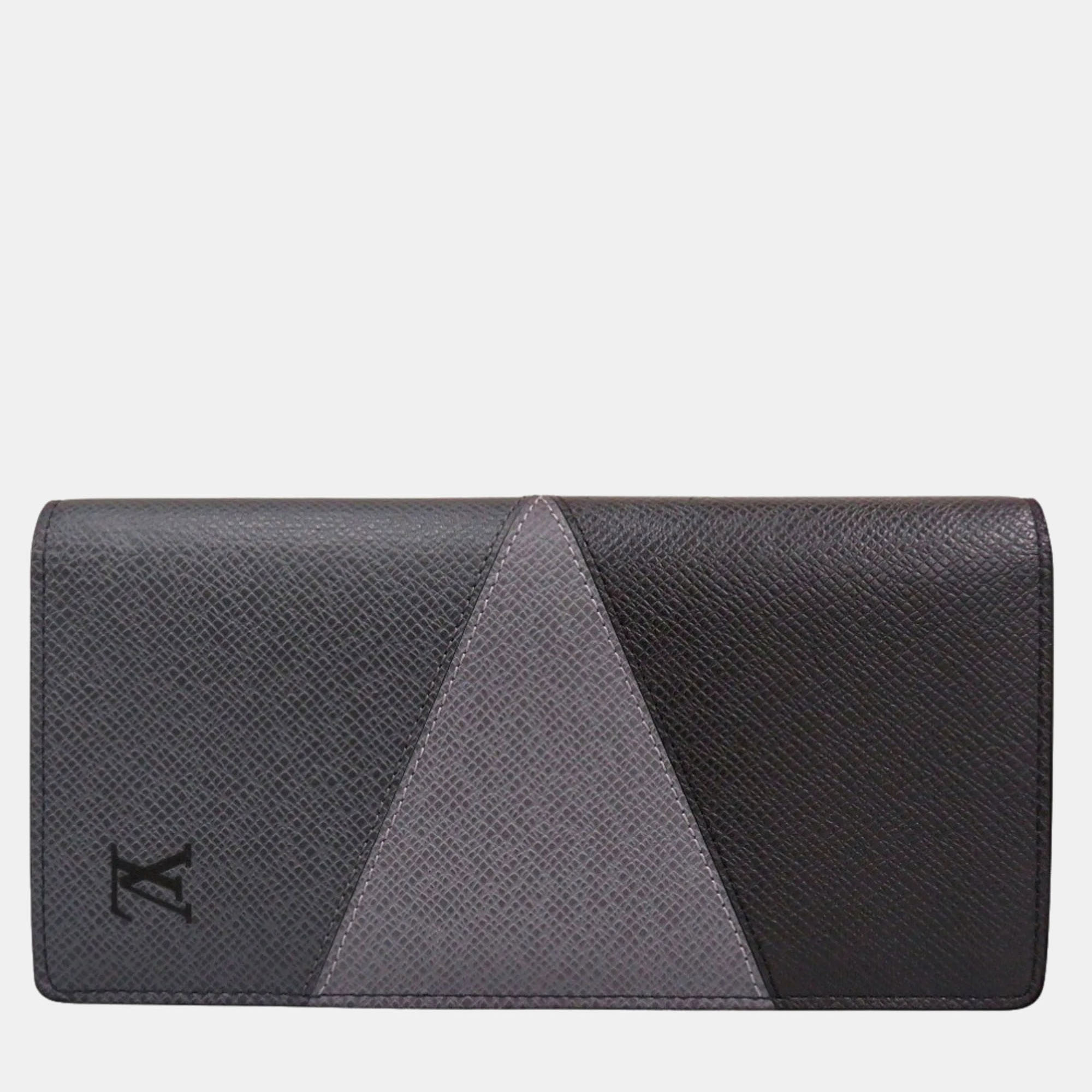 

Louis Vuitton Plaza NM Grey Taiga Leather Long Wallet