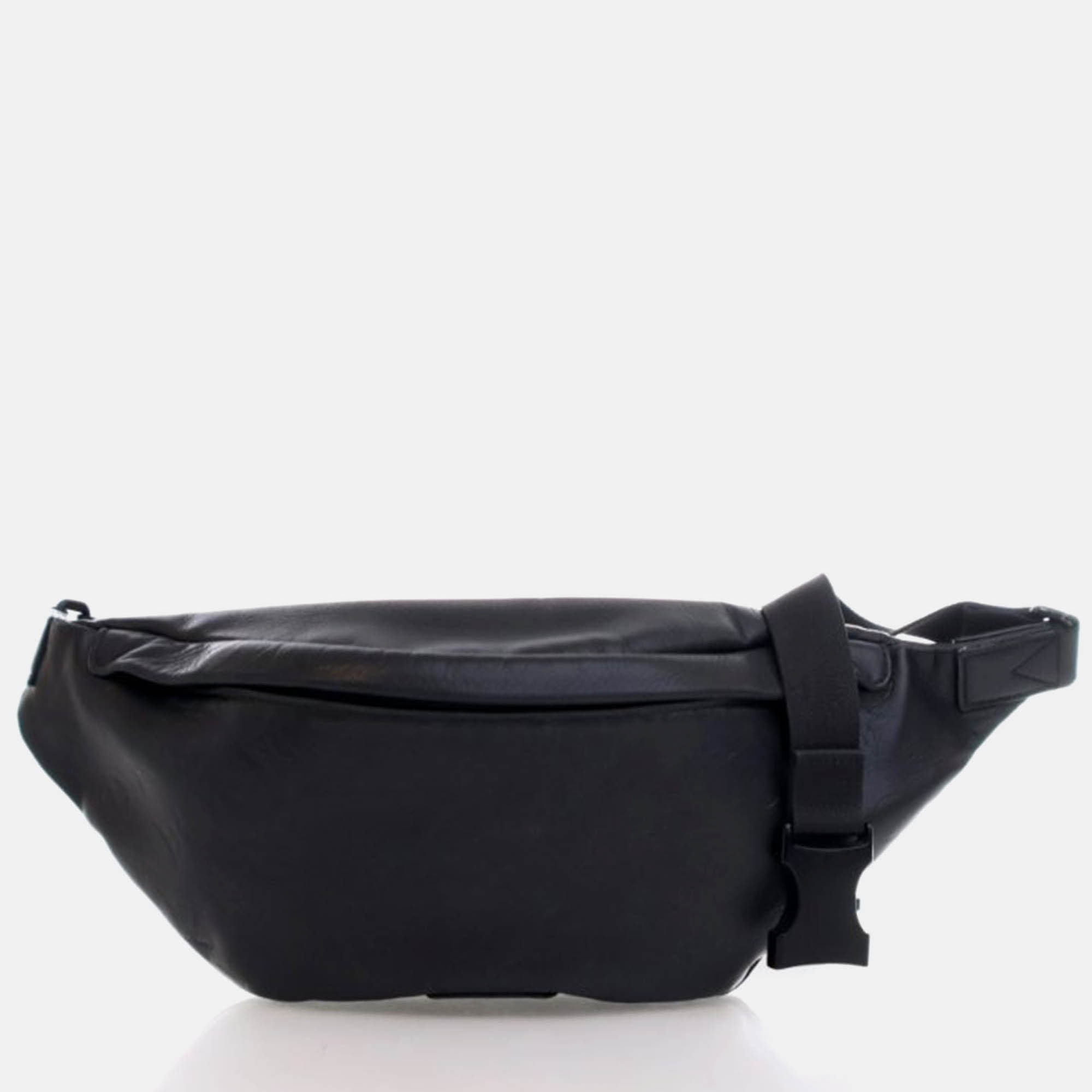 

Louis Vuitton Discovery Bumbag PM Black Calfskin Waist Bag