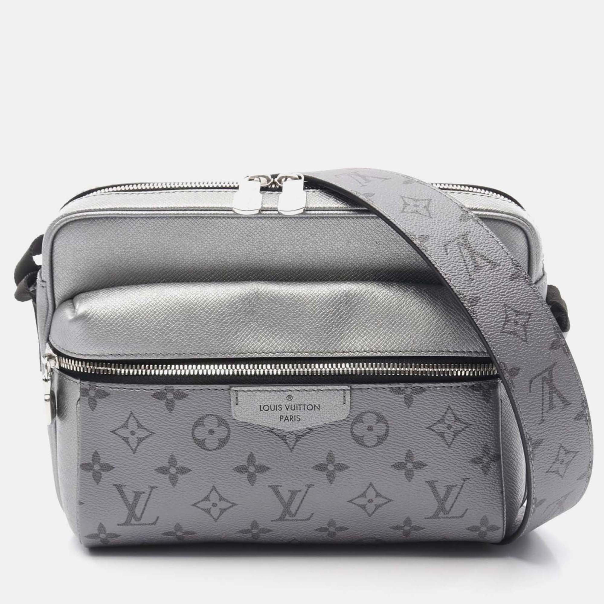 

Louis Vuitton Outdoor Messenger Pm Shoulder Bag M30830 Taigalama Leather Used Lv, Grey