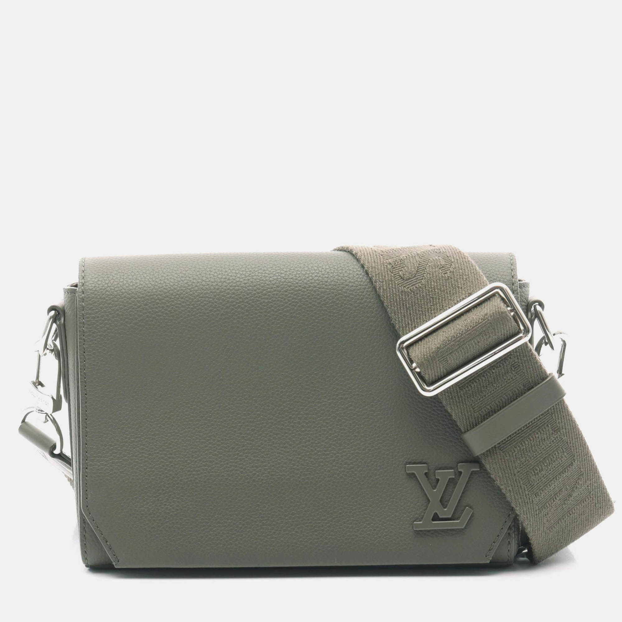 

Louis Vuitton Takeoff Messenger Shoulder Bag Aerogram Leather Green