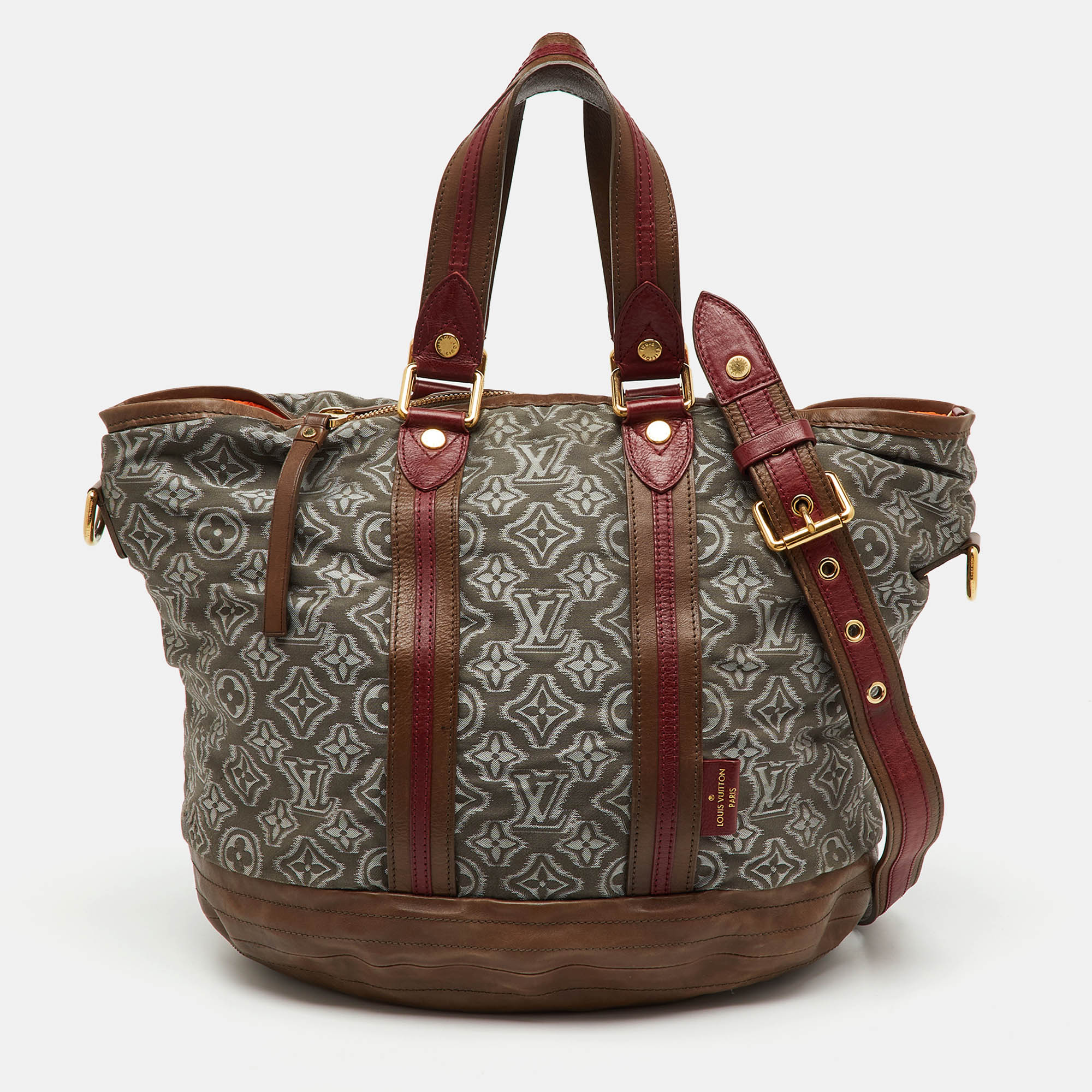 

Louis Vuitton Grey/Khaki Monogram Jacquard Fabric and Leather Limited Edition Aviator Bag