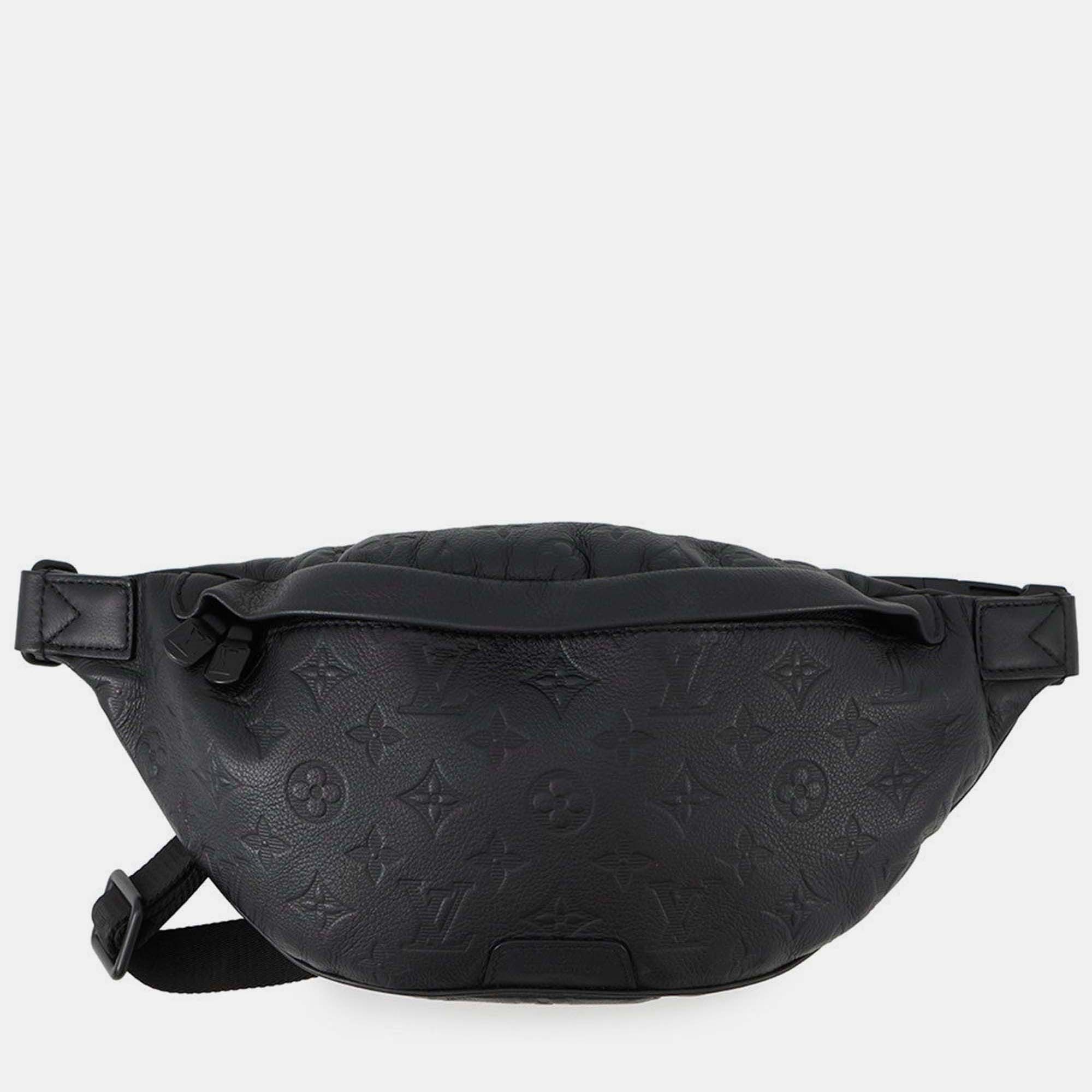

Louis Vuitton Discovery Bumbag Noir Monogram Shadow Size PM, Black