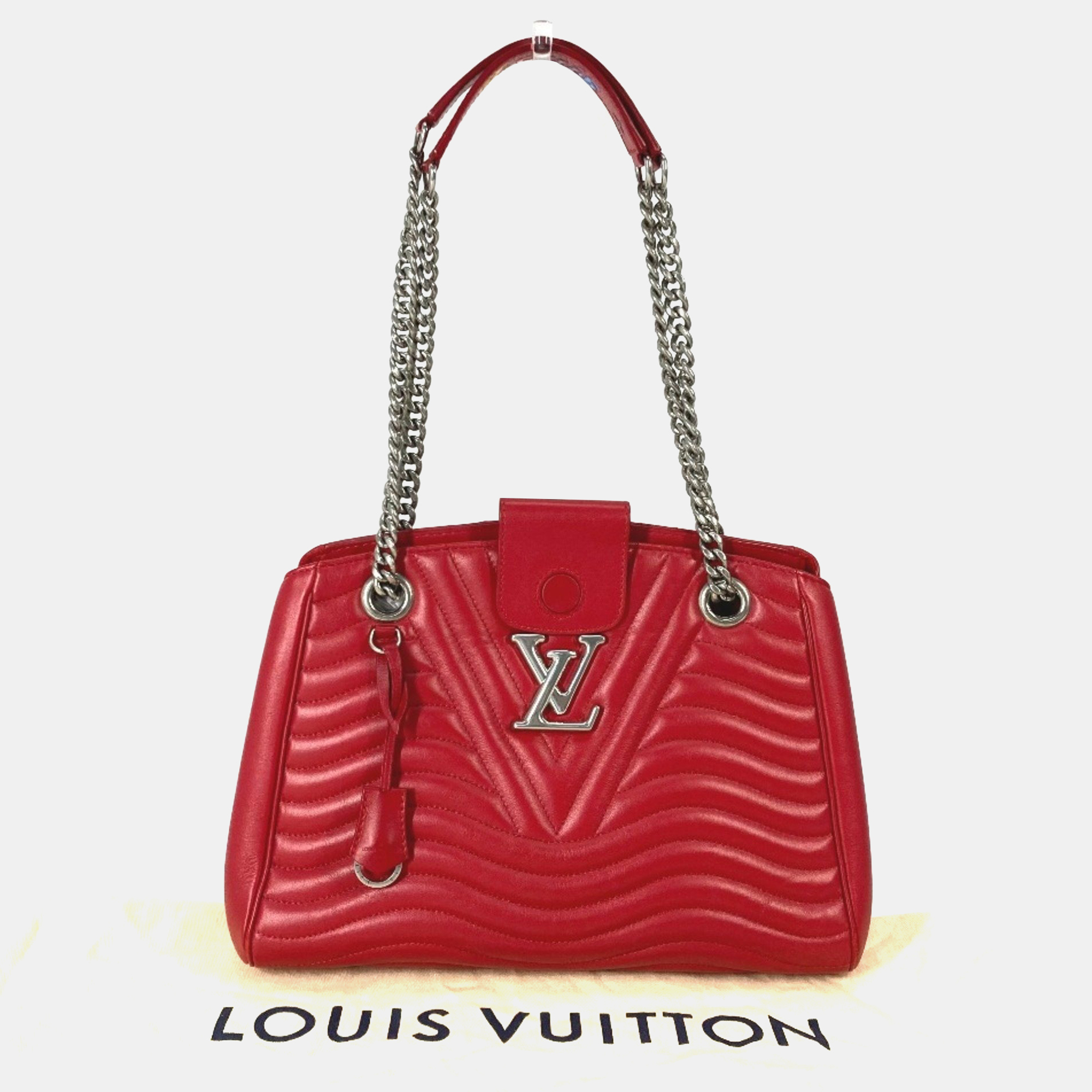 Click to view more detailed imagery on our partner's website Pre-owned Louis Vuitton New Wave Chain Tote Shoulder Bag W Leather Red